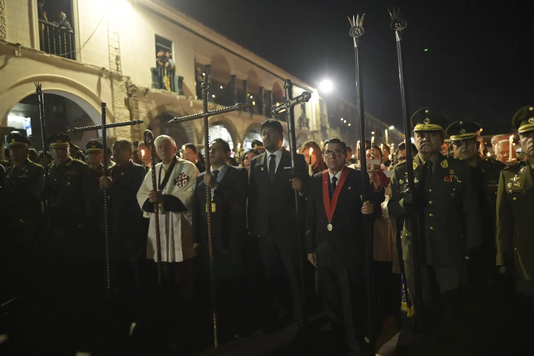 La Comisión Multisectorial de Semana Santa 2024, encabezada por el arzobispo de Ayacucho, reverendo monseñor Salvador Piñeiro García-Calderón, y conformada también por representantes del Gobierno Regional de Ayacucho, la Municipalidad Provincial de Huamanga, la Policía Nacional del Perú, Corte Superior de Justicia de Ayacucho, Ministerio Público, Universidad Nacional San Cristóbal de Huamanga (UNSCH).
Foto: Bicentenario 2024