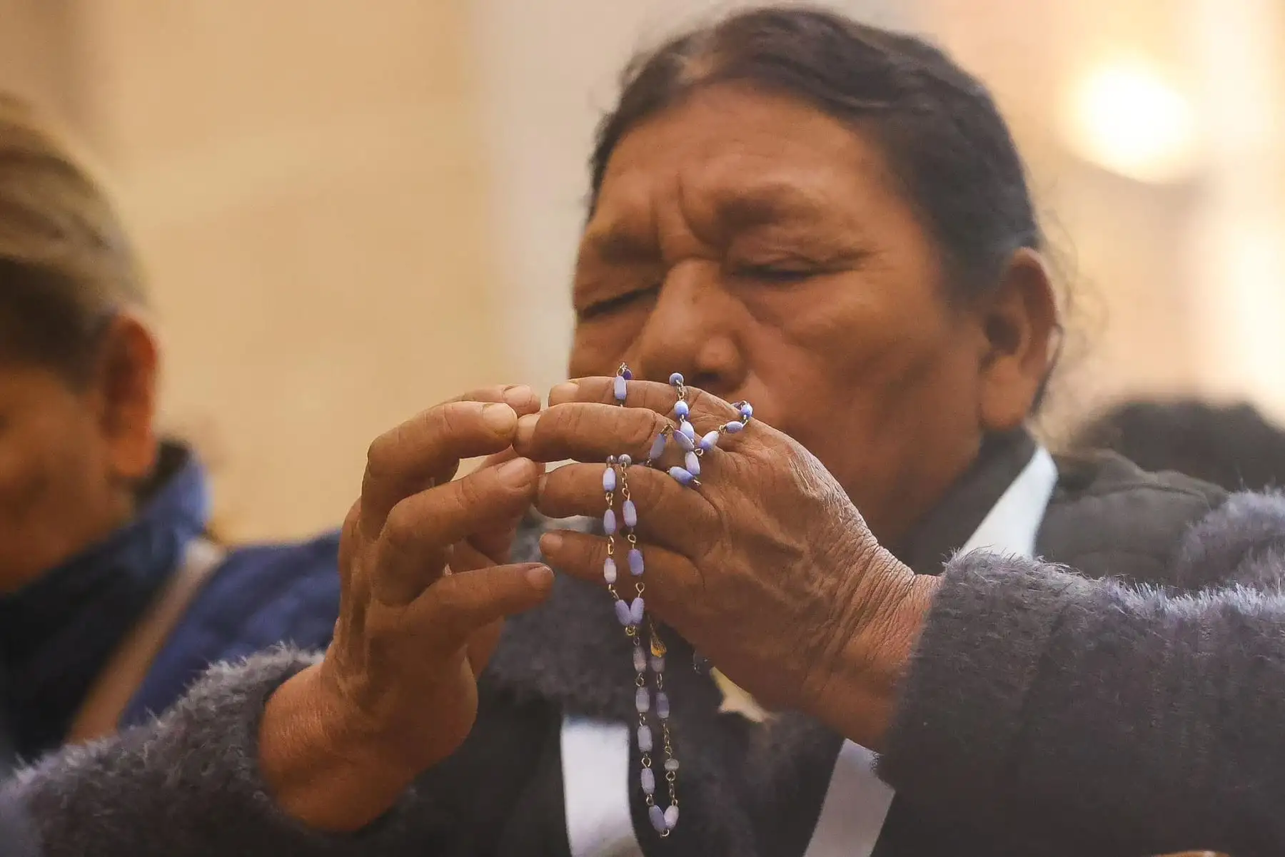 En marco de las actividades por Semana Santa en Ayacucho, participaron en el tradicional recorrido por las principales calles de la ciudad y entregaron  los cirios en la Basílica Catedral de Huamanga, que serán usadas en la anda del Señor de Pascua de Resurrección. Foto: ANDINA/Gobieno Regional