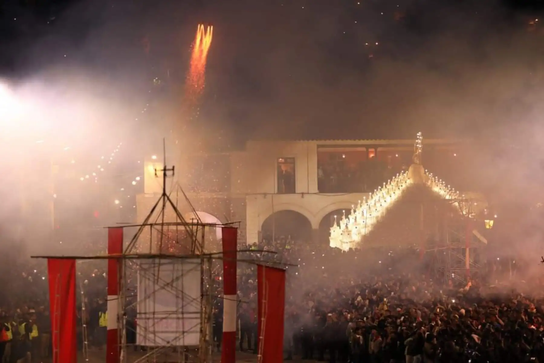 Una multitud de fieles y feligreses acompañaron en la procesión del Señor de Pascua de Resurrección que salió desde la Basílica Catedral de Ayacucho, poniendo fin de esta manera a las actividades por Semana Santa. Foto: Difusión