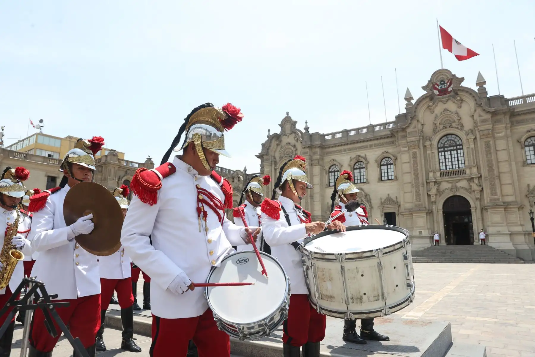 Presidenta Dina Boluarte participa del tradicional cambio de guardia. Foto: ANDINA/Prensa Presidencia