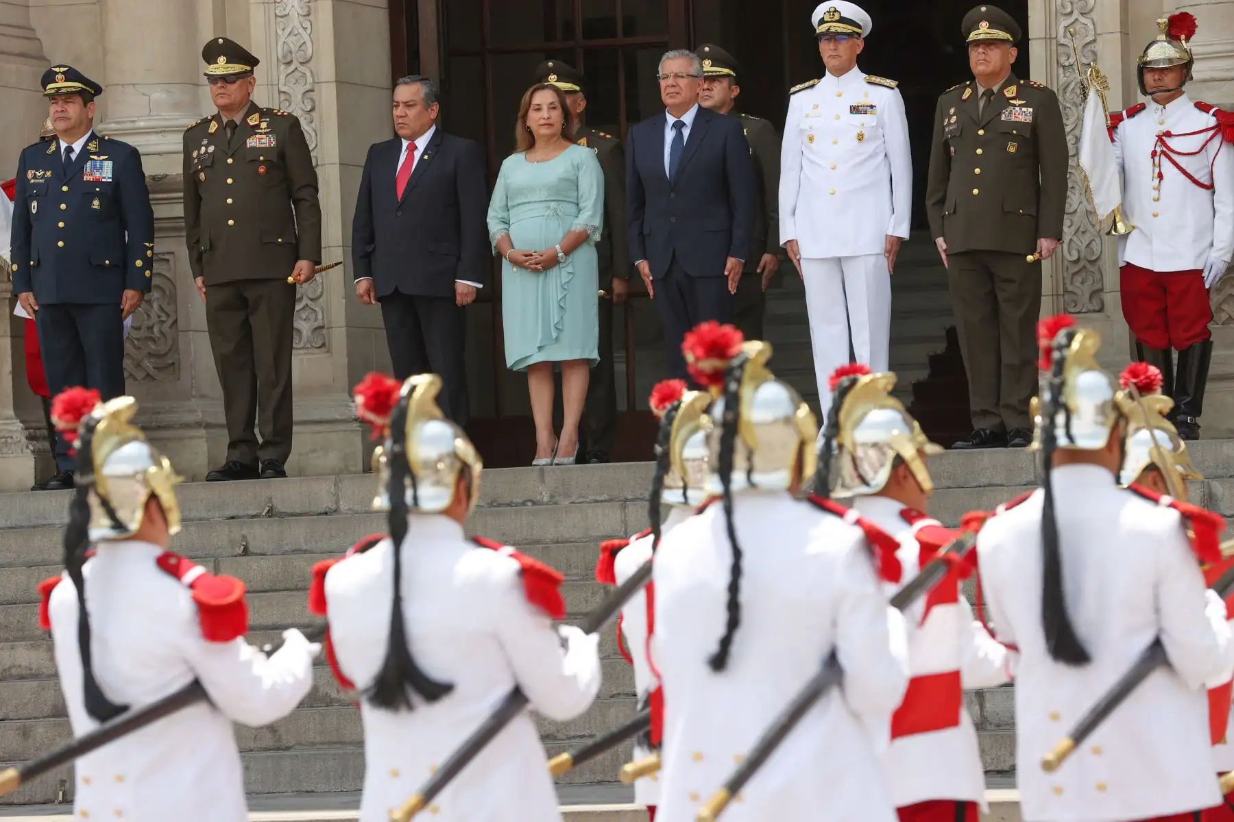 Presidenta Dina Boluarte participa del tradicional cambio de guardia. Foto: ANDINA/Prensa Presidencia