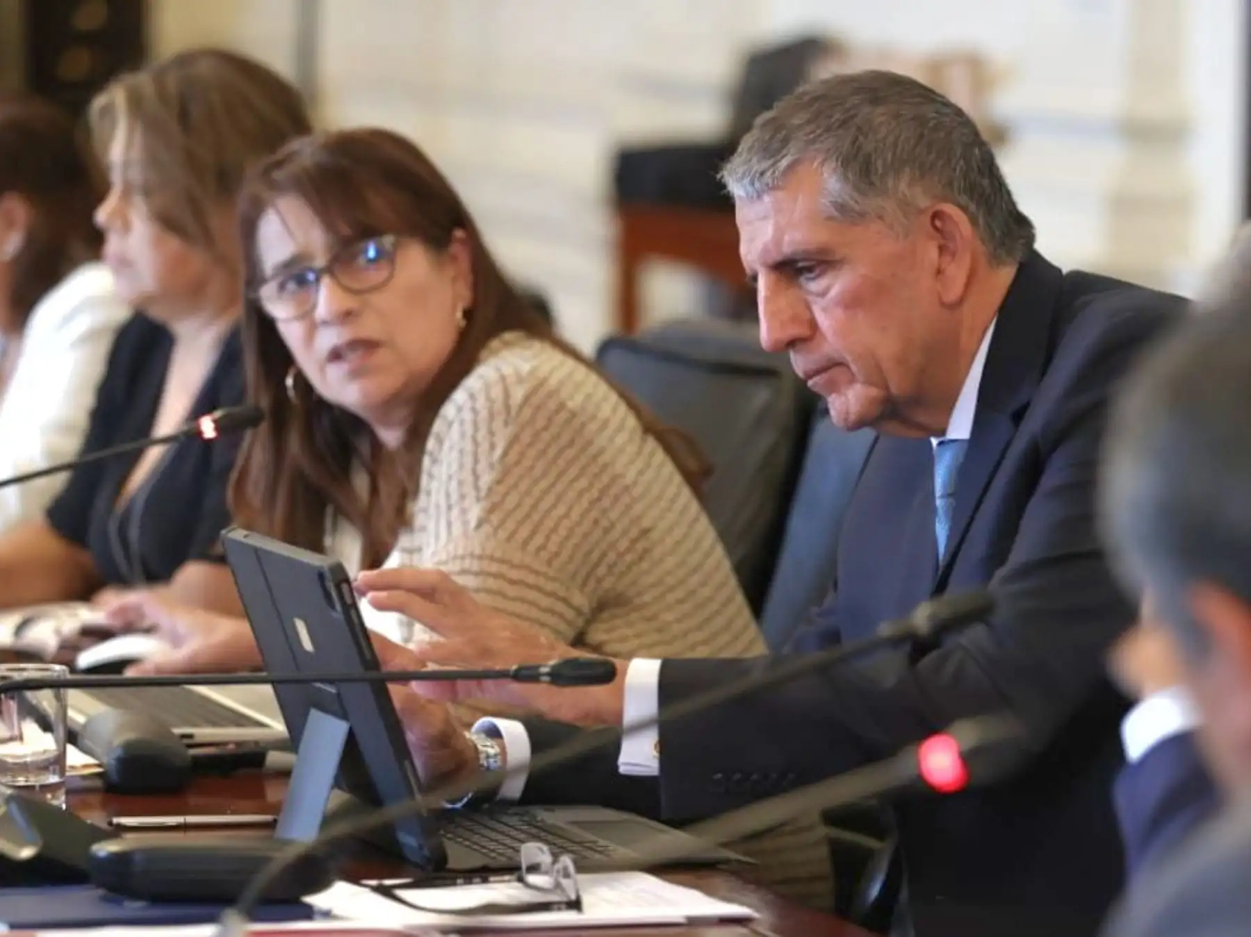 La presidenta Dina Boluarte encabeza, en estos momentos, el Consejo de Ministros, en el que se debaten medidas para fortalecer la lucha contra la delincuencia y el crimen organizado en todo el país. Foto: ANDINA/ Prensa Presidencia