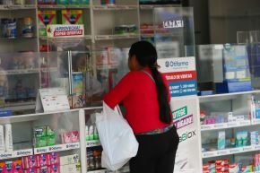 A través del Seguro Integral de Salud (SIS) y las FarmaMinsa, el Ministerio de Salud pone a disposición de la población peruana los medicamentos genéricos que necesitan para el tratamiento de los problemas de salud que los afecta. ANDINA/Eddy Ramos