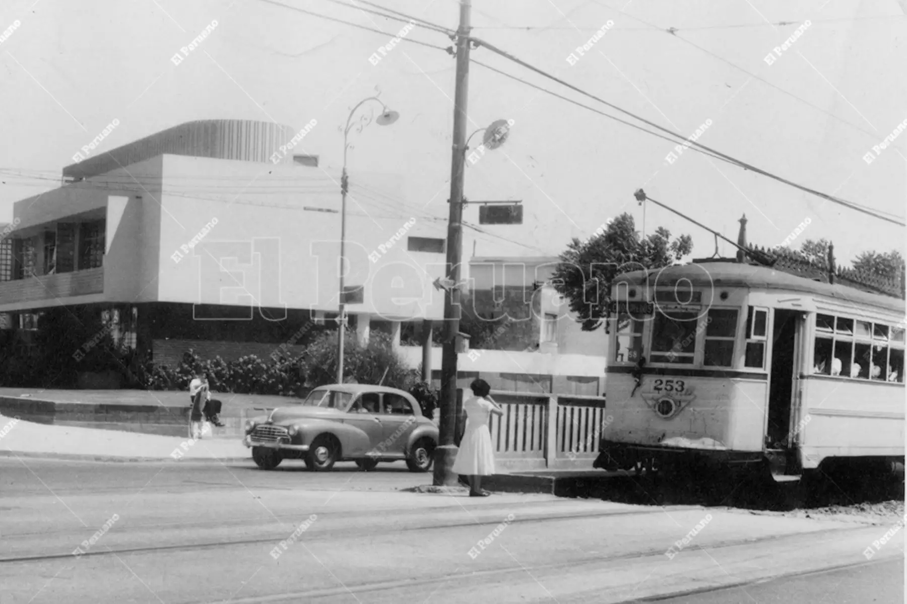 Lima - 17 enero 1957 / Tranvía en el distrito de Miraflores. Foto: Archivo Histórico de El Peruano