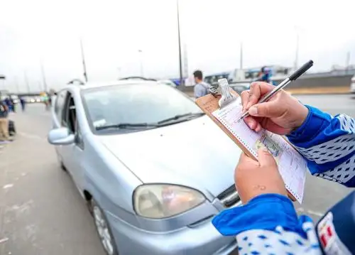 Durante enero, febrero y marzo ATU intervino 1622 de estas unidades (automóviles y combis), detectando que 536 de ellas (33%) no contaban con la inspección técnica, Foto: Difusión