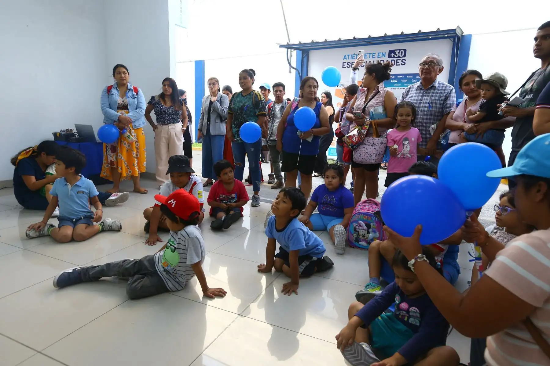 En el marco del Día Mundial de Concienciación sobre el Autismo, la clínica San Juan de Dios realiza un show de burbujas en su Centro TEA, dirigido a niños y niñas con habilidades diferentes, con el objetivo de generar conciencia y sensibilizar a la población sobre el Trastorno del Espectro Autista (TEA). Foto: ANDINA/Eddy Ramos