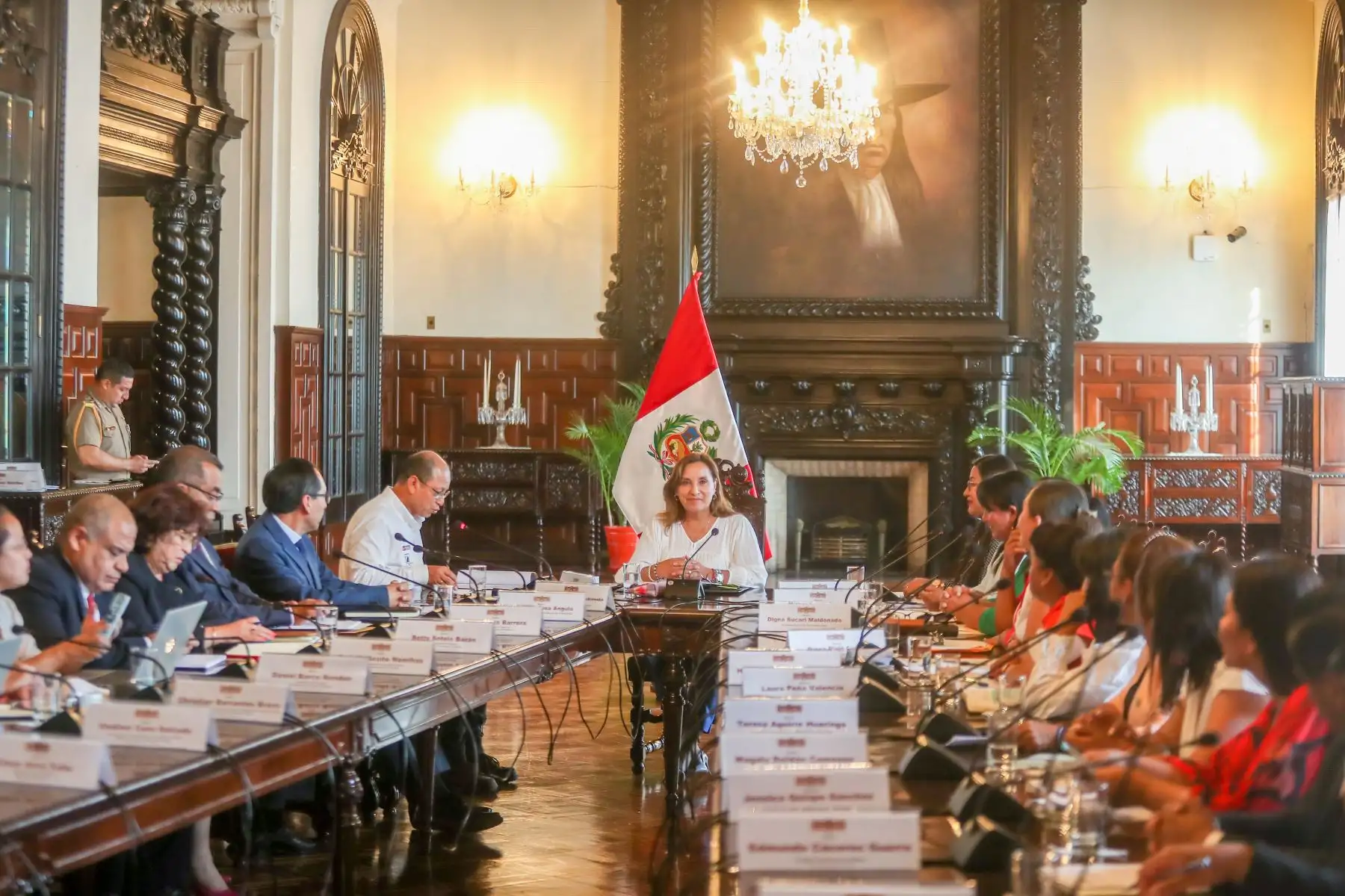 La presidenta de la República, Dina Ercilia Boluarte Zegarra, sostiene una reunión con alcaldes provinciales y distritales de las regiones de Piura, Huánuco, San Martín, Amazonas, Ica, Apurímac, Junín, Puno, Áncash y Lima Provincias en Palacio de Gobierno. Foto: ANDINA/Presidencia