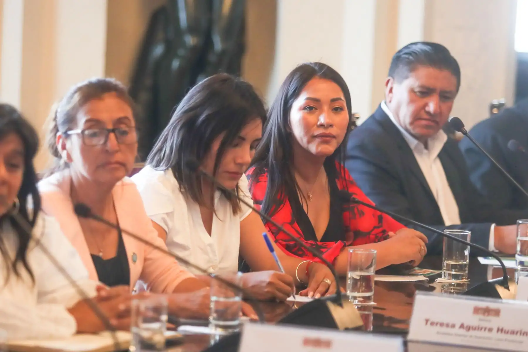 La presidenta de la República, Dina Ercilia Boluarte Zegarra, sostiene una reunión con alcaldes provinciales y distritales de las regiones de Piura, Huánuco, San Martín, Amazonas, Ica, Apurímac, Junín, Puno, Áncash y Lima Provincias en Palacio de Gobierno. Foto: ANDINA/Presidencia