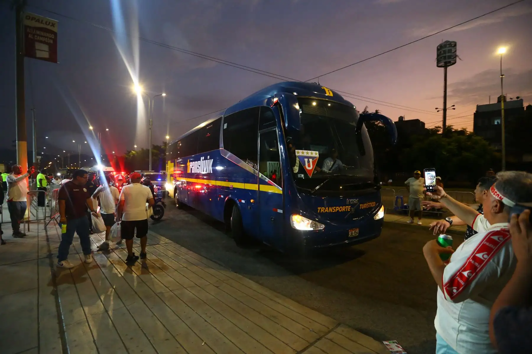 Momentos previos al partido entre Universitario de Deportes y LDU Quito quienes debutan en la Copa CONMEBOL Libertadores 2024, por el grupo D en el Estadio Monumental U Marathon de Ate. Foto: ANDINA/Eddy Ramos