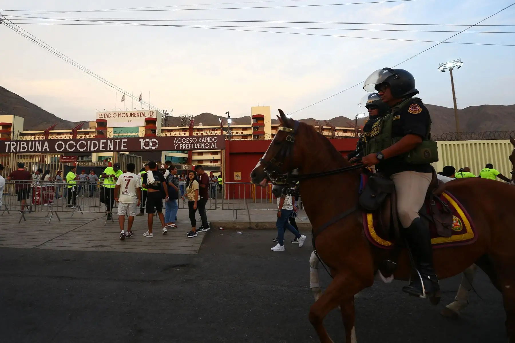 Momentos previos al partido entre Universitario de Deportes y LDU Quito quienes debutan en la Copa CONMEBOL Libertadores 2024, por el grupo D en el Estadio Monumental U Marathon de Ate. Foto: ANDINA/Eddy Ramos