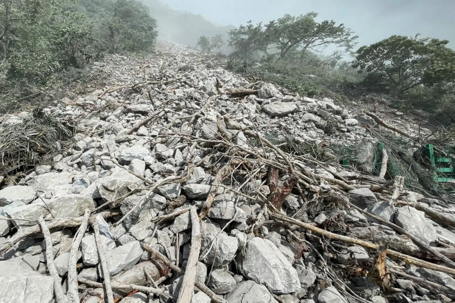Escombros en Hualien, después de que un gran terremoto azotara el este de Taiwán. Foto: AFP