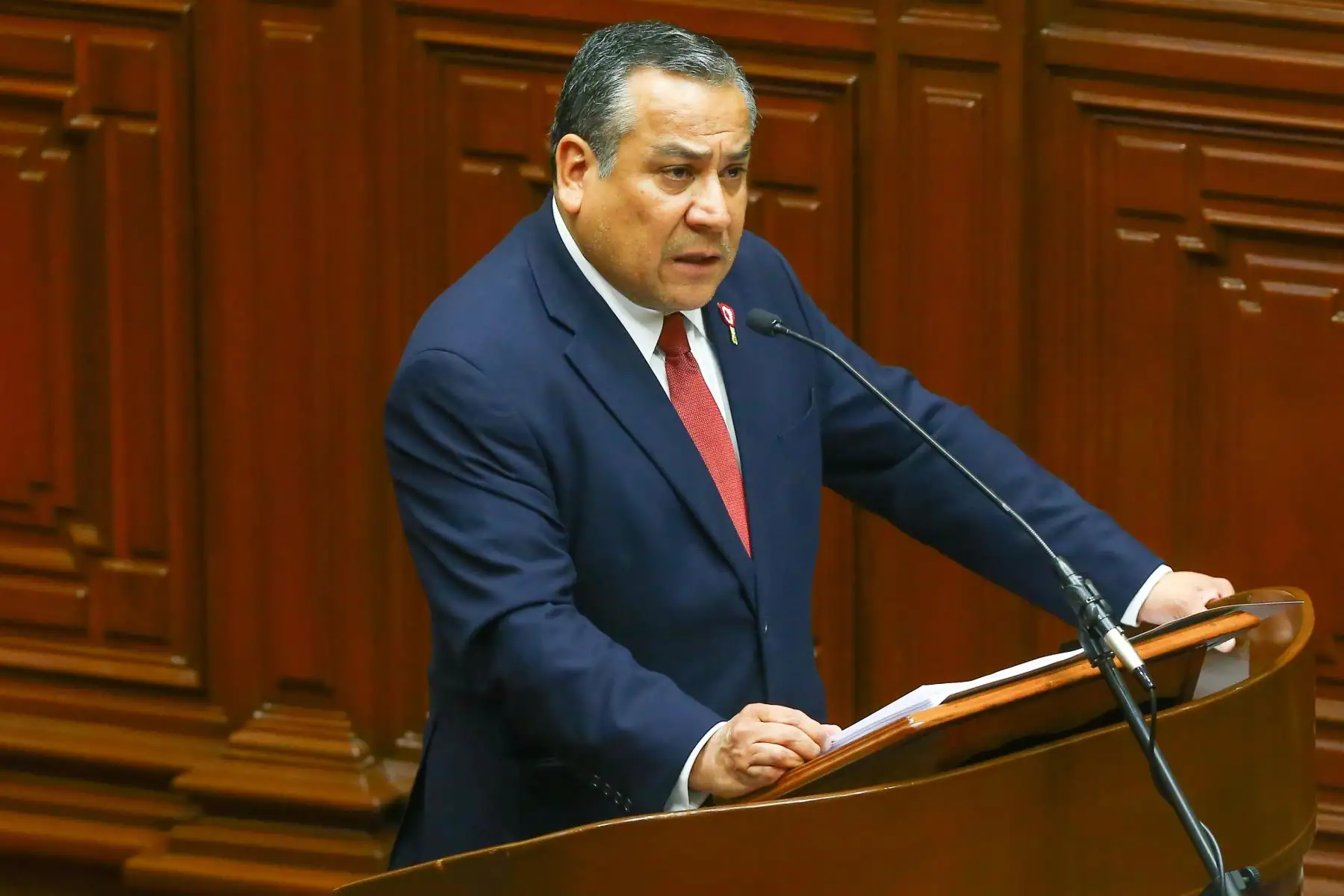 El presidente del Consejo de Ministros, Gustavo Adrianzén, se presenta ante el pleno del Congreso de la República con el objeto de exponer y debatir la política general del Gobierno y las principales medidas que requiere su gestión, conforme a lo dispuesto en la Constitución y el reglamento del Parlamento. Foto: ANDINA/ Eddy Ramos