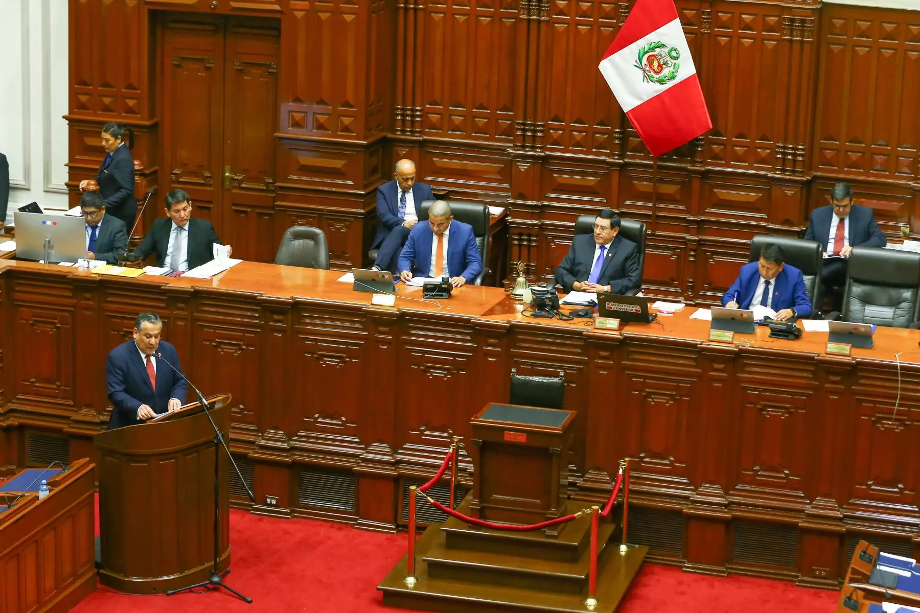 El presidente del Consejo de Ministros, Gustavo Adrianzén, se presenta ante el pleno del Congreso de la República con el objeto de exponer y debatir la política general del Gobierno y las principales medidas que requiere su gestión, conforme a lo dispuesto en la Constitución y el reglamento del Parlamento. Foto: ANDINA/ Eddy Ramos