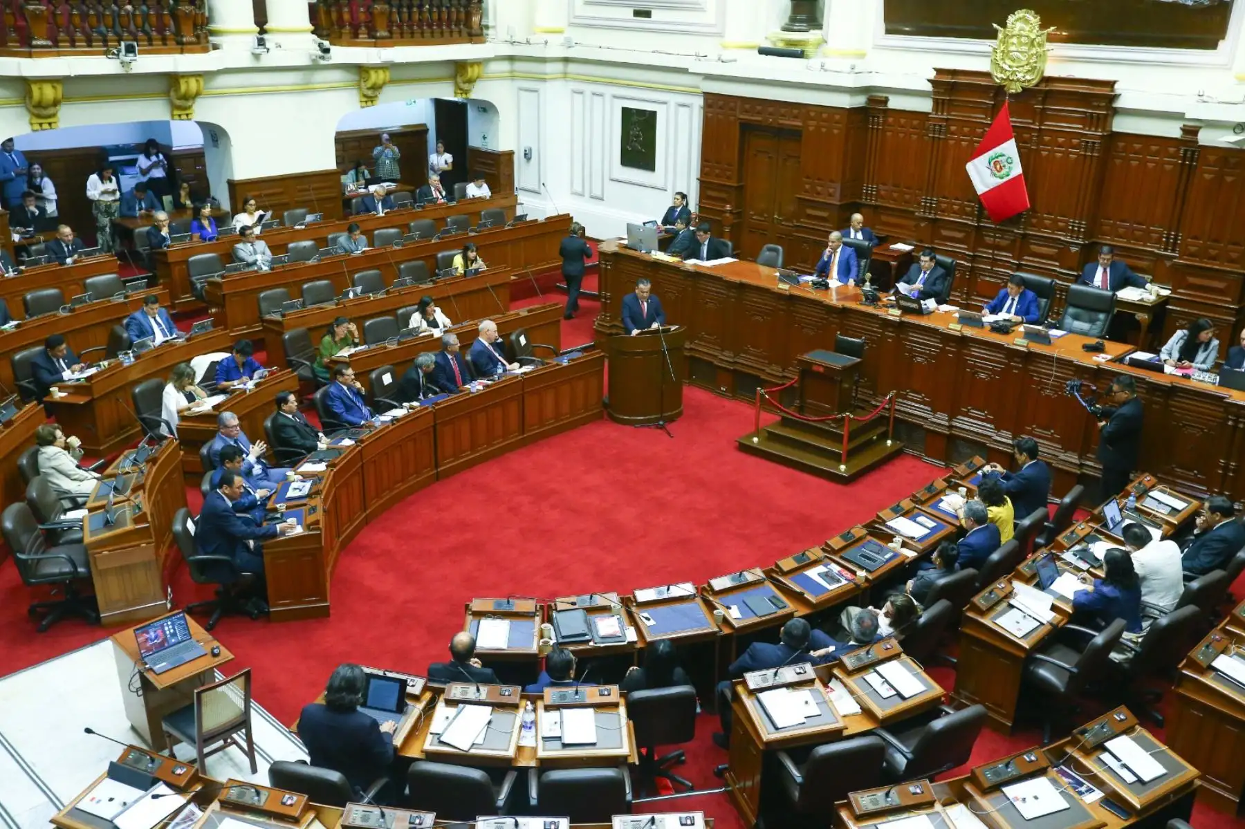 El presidente del Consejo de Ministros, Gustavo Adrianzén, se presenta ante el pleno del Congreso de la República con el objeto de exponer y debatir la política general del Gobierno y las principales medidas que requiere su gestión, conforme a lo dispuesto en la Constitución y el reglamento del Parlamento. Foto: ANDINA/ Eddy Ramos