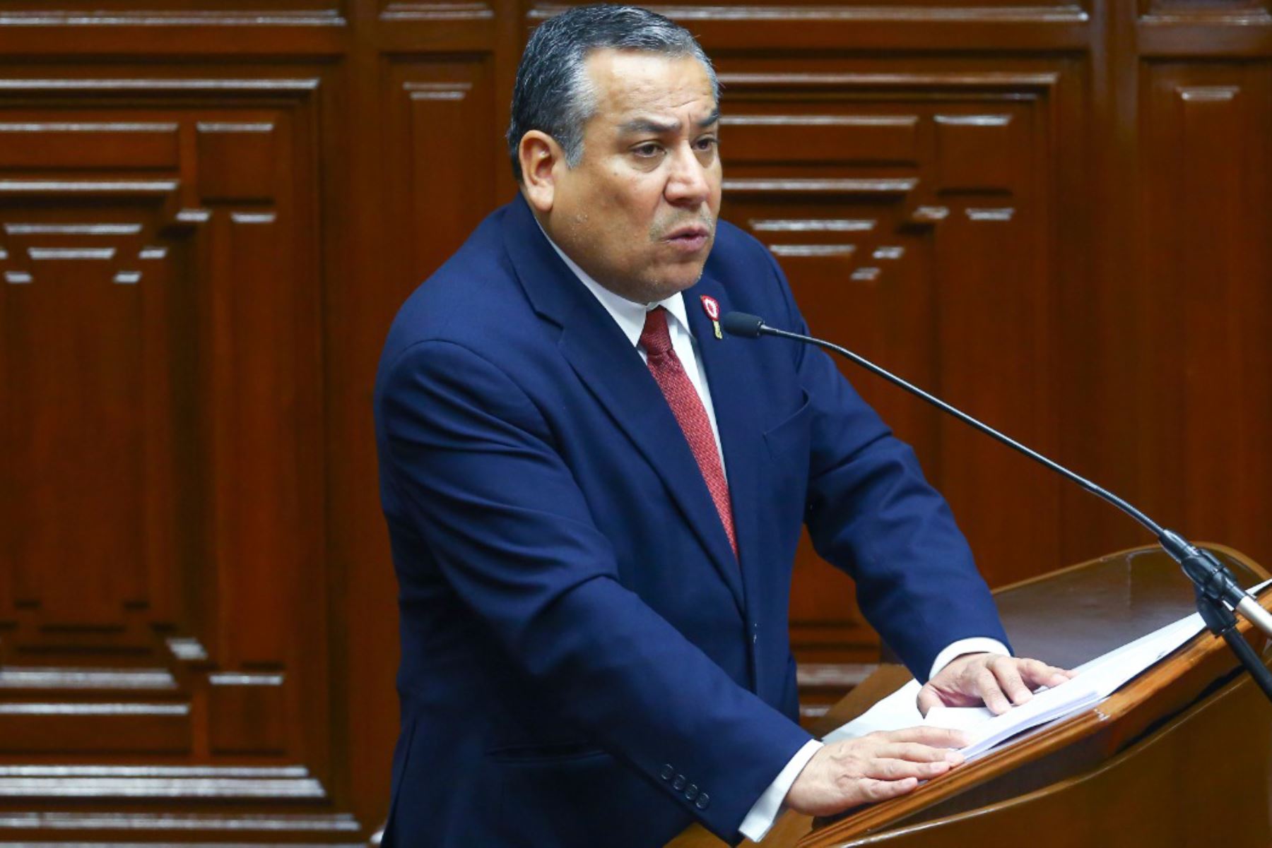 El presidente del Consejo de Ministros, Gustavo Adrianzén, se presenta ante el pleno del Congreso. Foto: ANDINA/Eddy Ramos.