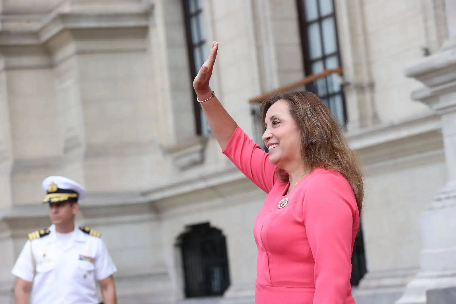 La presidenta de la República, Dina Boluarte, acompañó a ministros de Estado hasta el frontis de Palacio de Gobierno, previo a la presentación del Gabinete Ministerial para solicitar el voto de confianza ante el Congreso. Foto: ANDINA/Presidencia