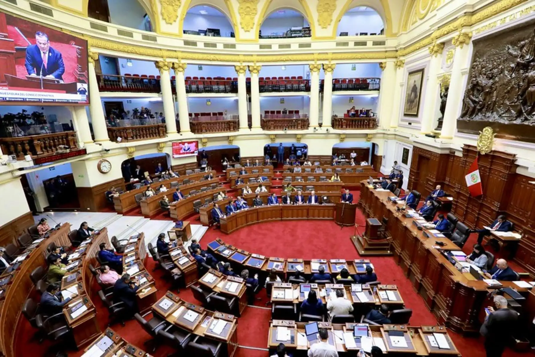 El presidente del Consejo de Ministros, Gustavo Adrianzén, se presenta ante el pleno del Congreso de la República con el objeto de exponer y debatir la política general del Gobierno y las principales medidas que requiere su gestión, conforme a lo dispuesto en la Constitución y el reglamento del Parlamento. Foto: Congreso