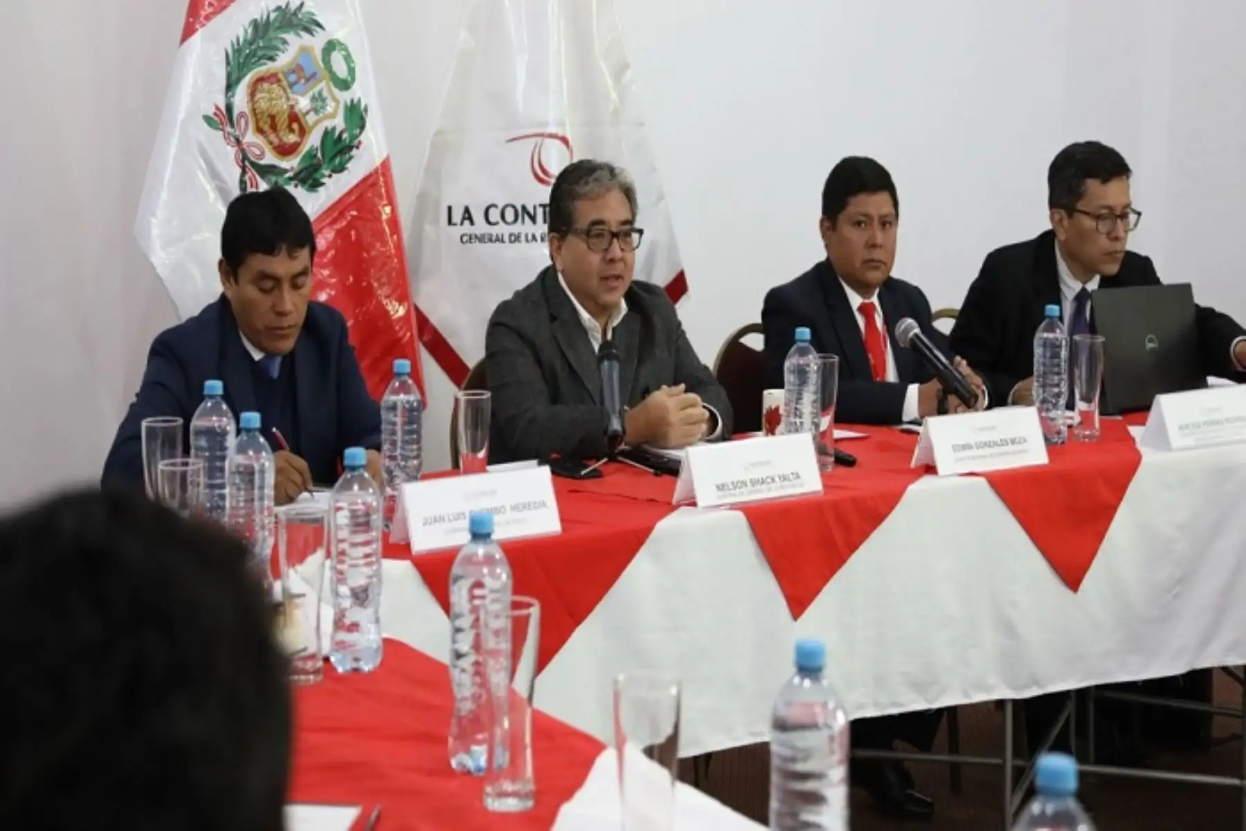 La Contraloría firmó un convenio de cooperación interinstitucional con el Colegio de Ingenieros para que apoye en la revisión de los expedientes de saldo de obra para certificar que estén bien hechos.