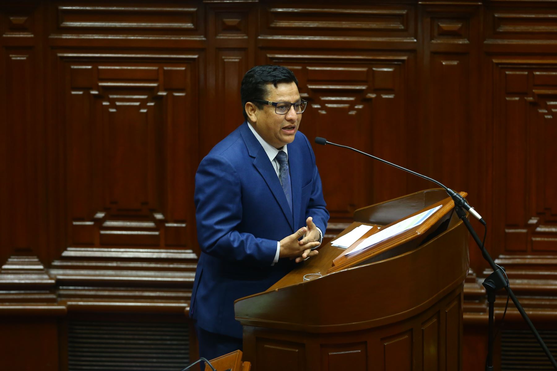 El minisitro de Salud, César Vásquez participa en el debate ante el pleno del Congreso durante la presentación del Gabinete Ministerial para solicitar el voto de confianza ante el Congreso. Foto: ANDINA/Eddy Ramos