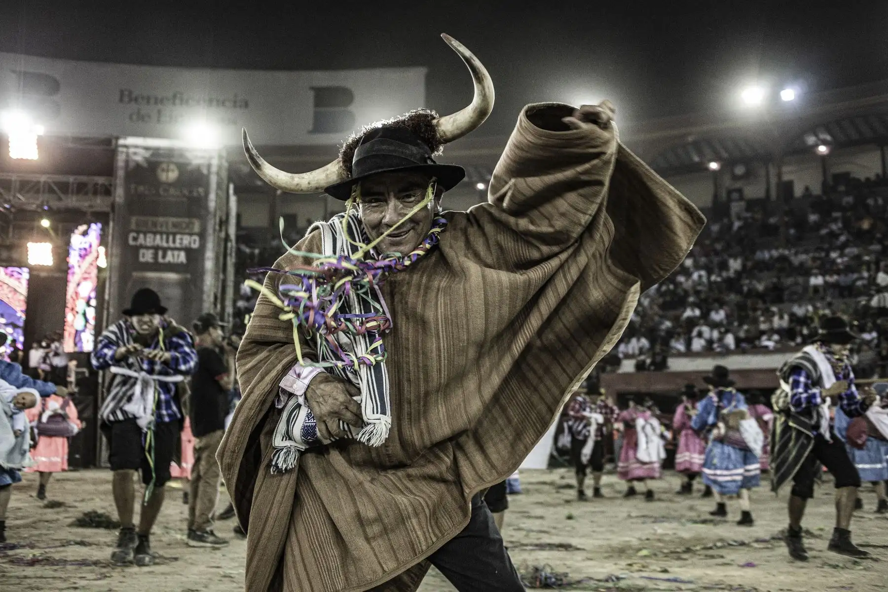 Este año, la comparsa Parinacochas quedó como subcampeón del Carnaval Vencedores de Ayacucho 2024 que con su huapeo y zapateo retumbaron la plaza de toros de Acho robándose los aplausos y admiración de todo el público. 
Foto: cortesía Nadia Cruz