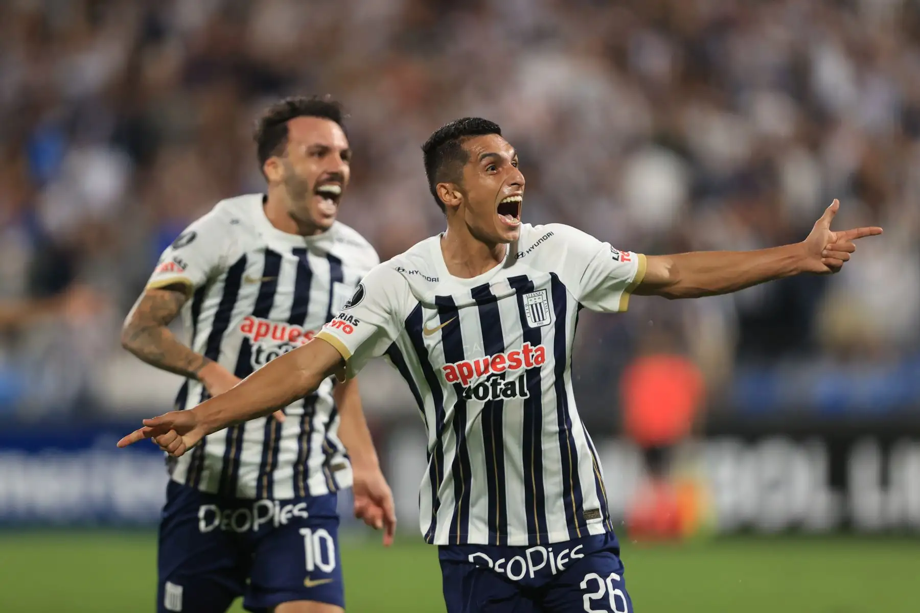 En el primer tiempo de juego, Alianza Lima con gol de Kevin Serna (35