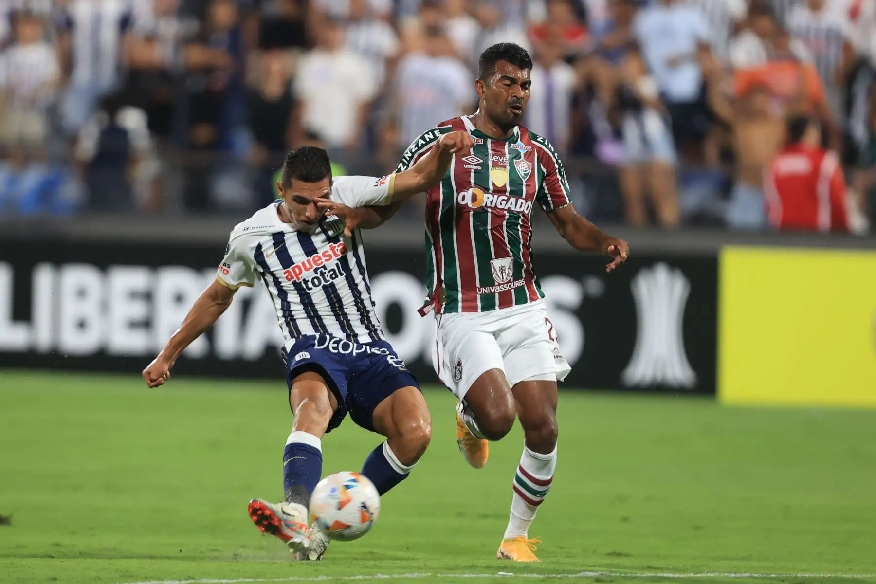 Alianza Lima y el vigente campeón de la Copa Libertadores, el Fluminense, igualaron a un gol en el estadio Alejandro Villanueva por la primera fecha del grupo A del certamen continental.
Foto: ANDINA/Jhonel Rodríguez