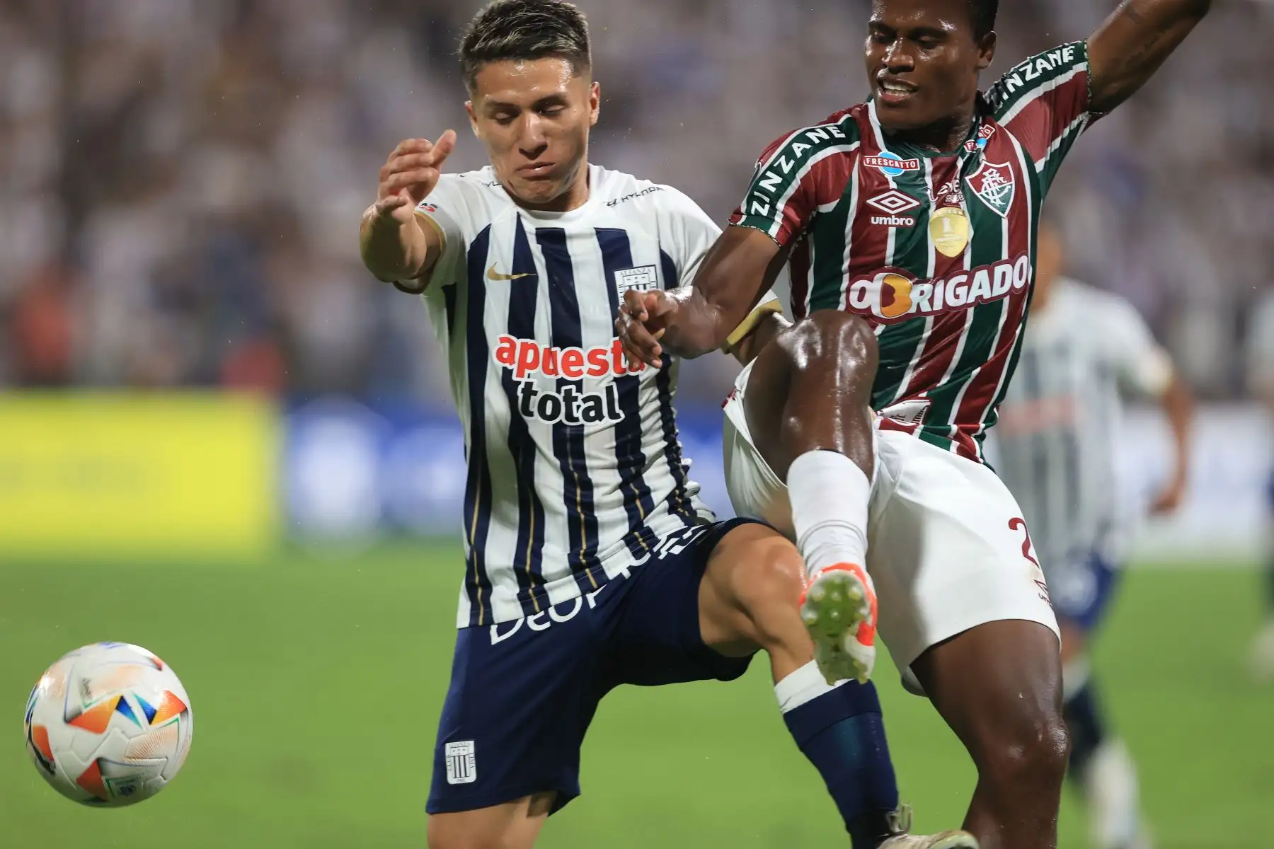 Alianza Lima y el vigente campeón de la Copa Libertadores, el Fluminense, igualaron a un gol en el estadio Alejandro Villanueva por la primera fecha del grupo A del certamen continental.
Foto: ANDINA/Jhonel Rodríguez