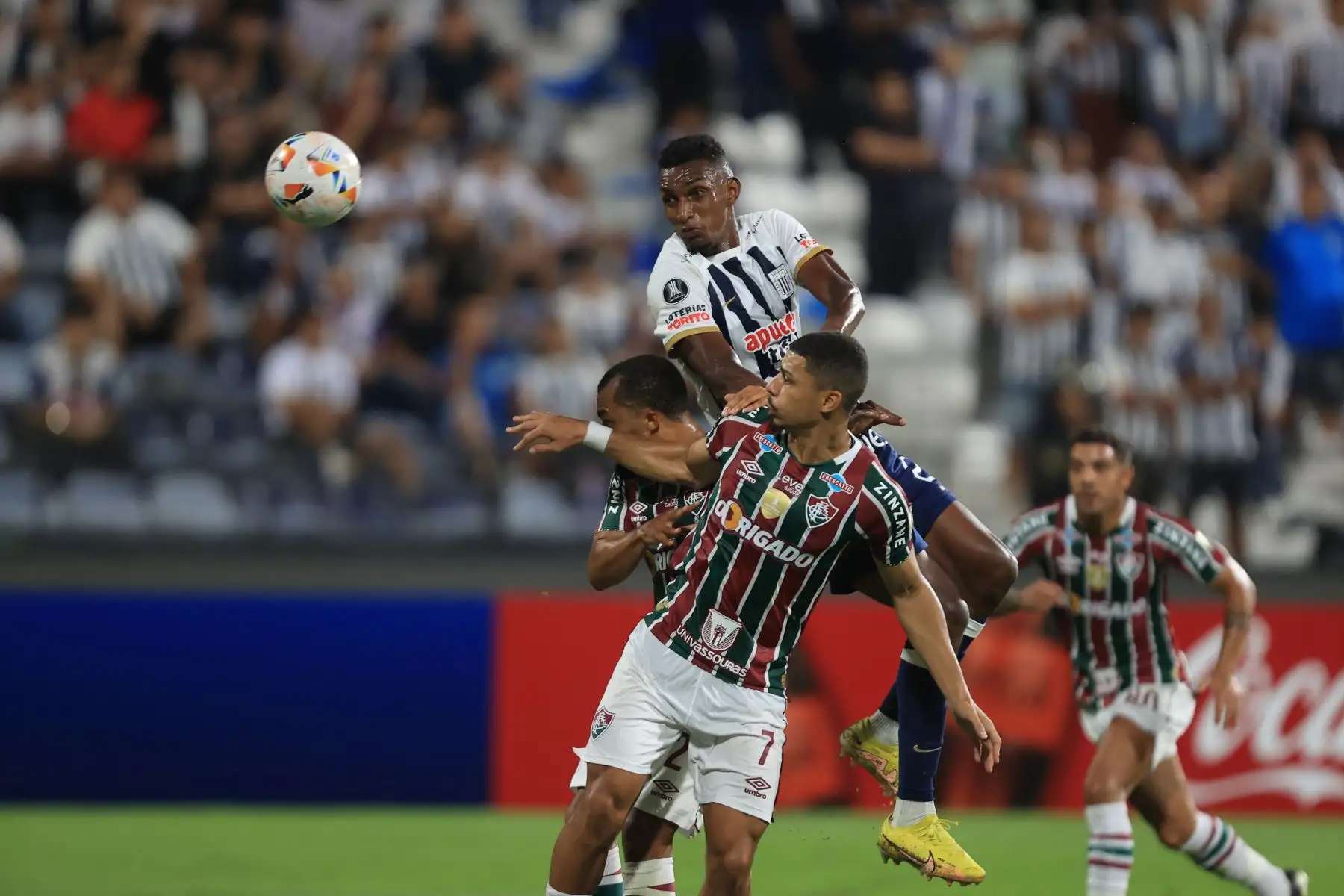 Alianza Lima y el vigente campeón de la Copa Libertadores, el Fluminense, igualaron a un gol en el estadio Alejandro Villanueva por la primera fecha del grupo A del certamen continental.
Foto: ANDINA/Jhonel Rodríguez