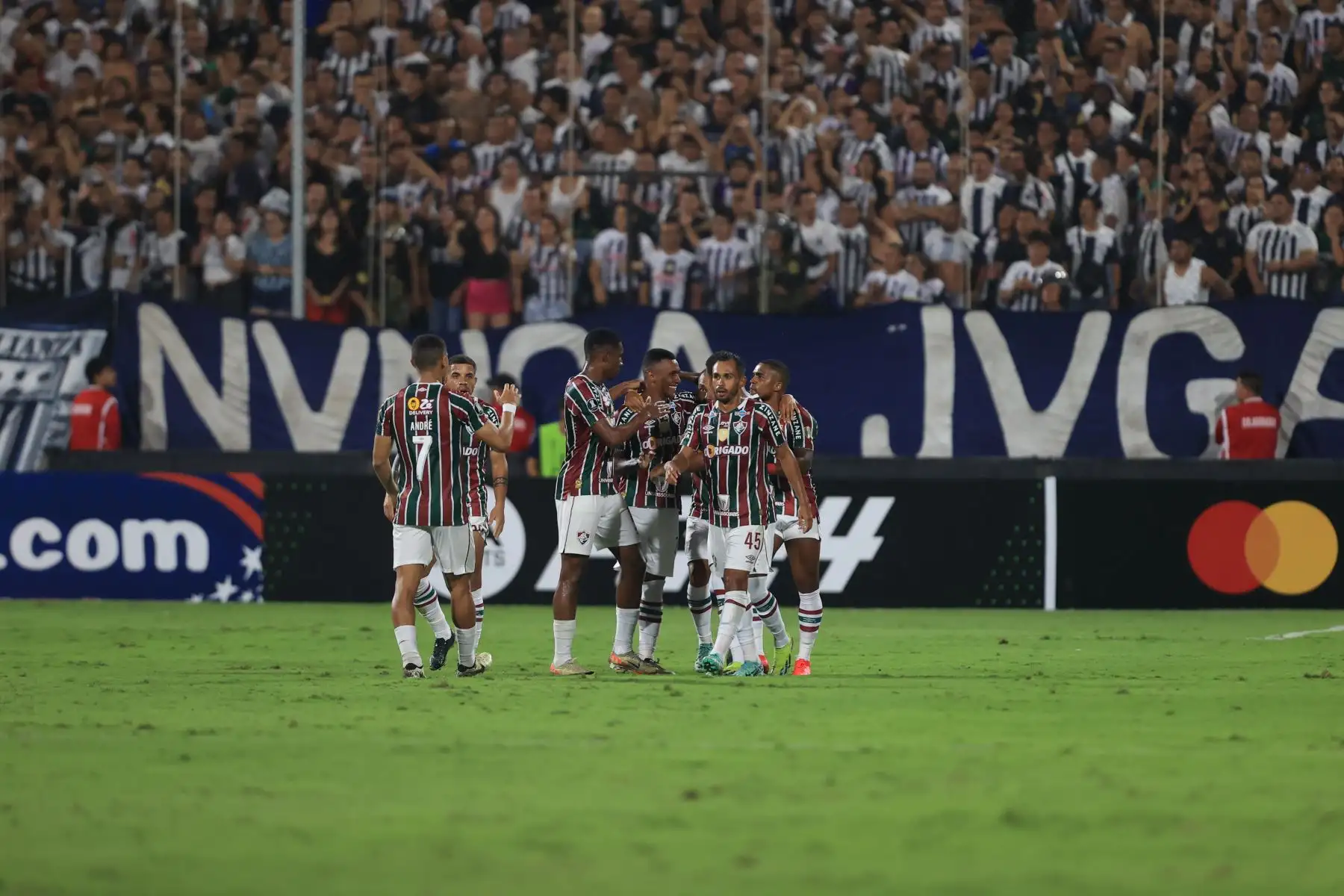 En la primera opción clara del Fluminense en todo el partido, Marquinhos conectó de cabeza un balón enviado desde un tiro de esquina y empató las acciones.
Foto: ANDINA/Jhonel Rodríguez
