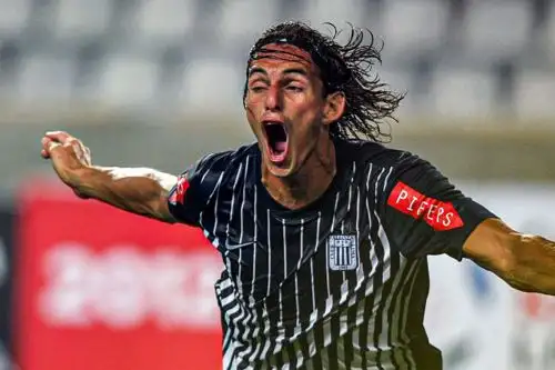 José Carlos Fernández le da la victoria a Alianza Lima sobre Nacional en la Copa Libertadores 2012.