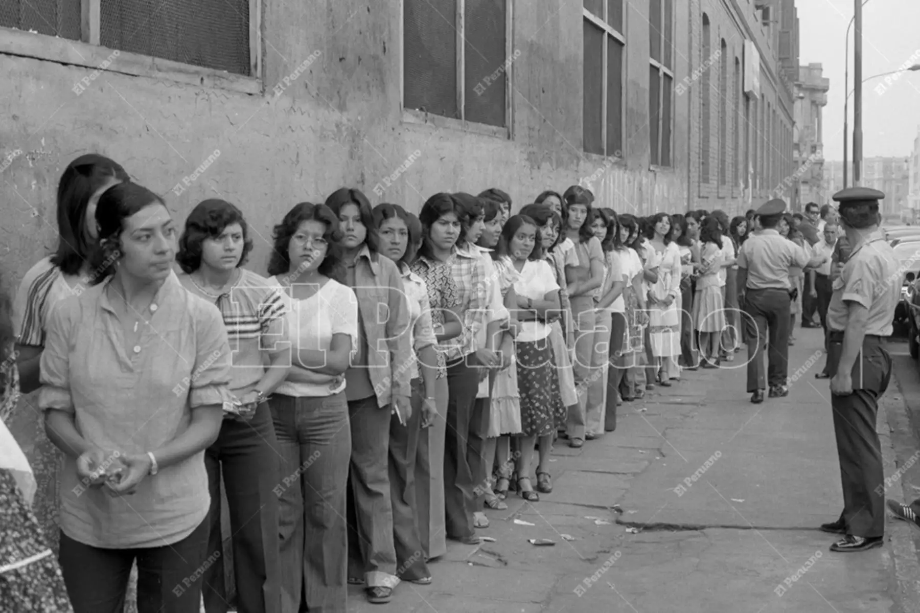 Lima - 8 abril 1979 / Más de treinta mil jóvenes rindieron el examen de admisión a la Universidad Nacional Federico Villarreal. Foto: Archivo Histórico de El Peruano / Rómulo Luján