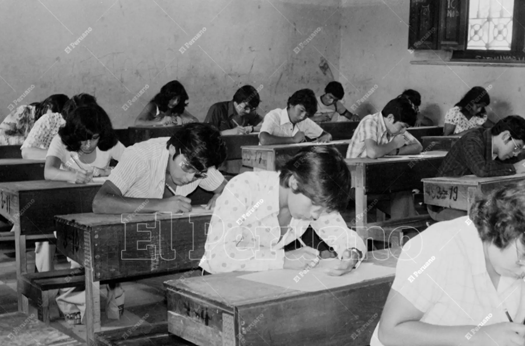 Lima - 12 marzo 1978 / Con total normalidad más de veinte mil postulantes rindieron el examen de admisión a la Universidad Nacional Federico Villarreal que este año ofrece 2,212 vacantes para 18 programas académicos. Foto: Archivo Histórico de El Peruano / Máximo Miralles