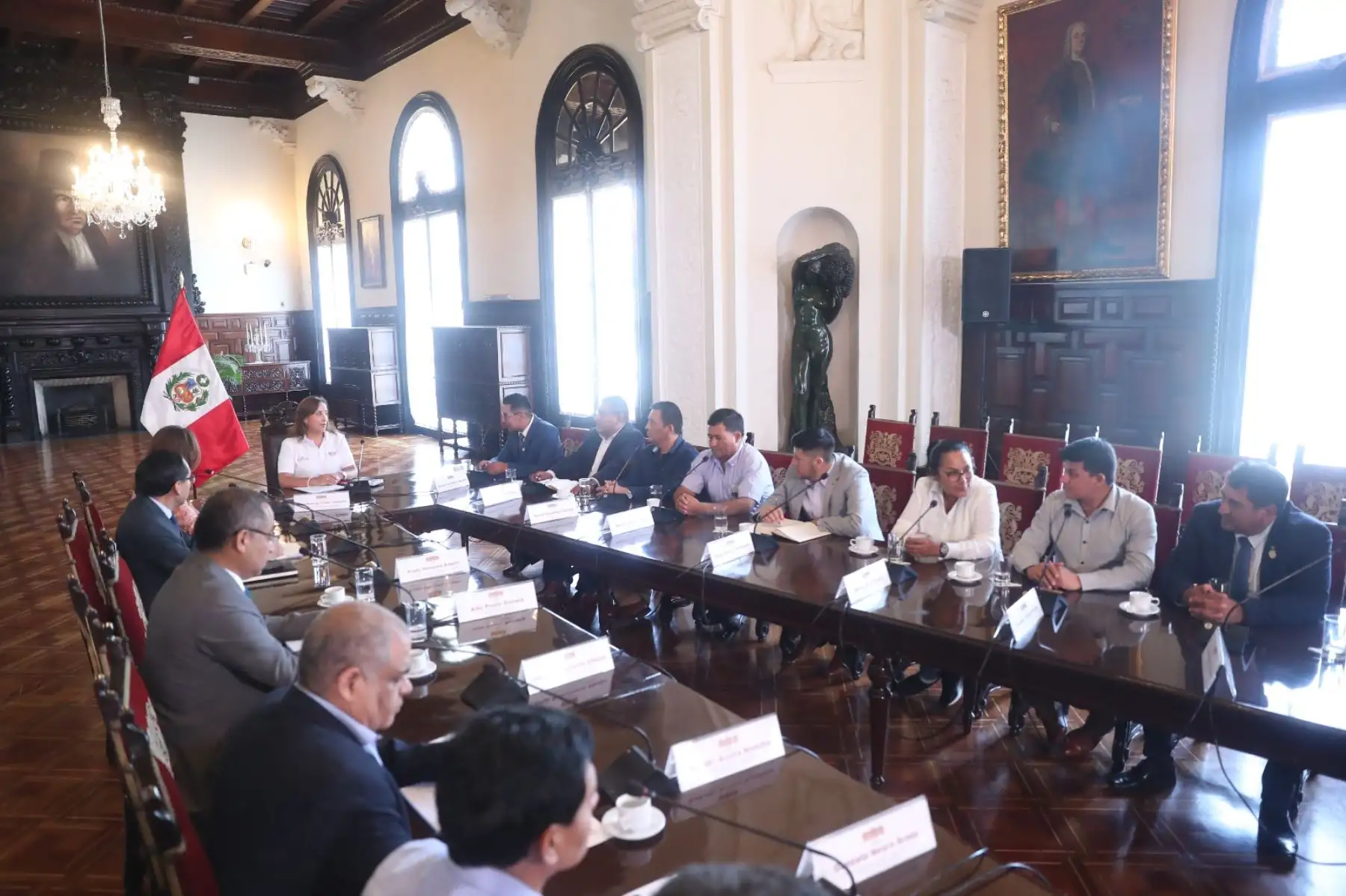 Presidenta Dina Boluarte se reúne con los representantes de la Asociación de Municipalidades Distritales del Perú - AMUDIP. Foto: ANDINA/ Prensa Presidencia
