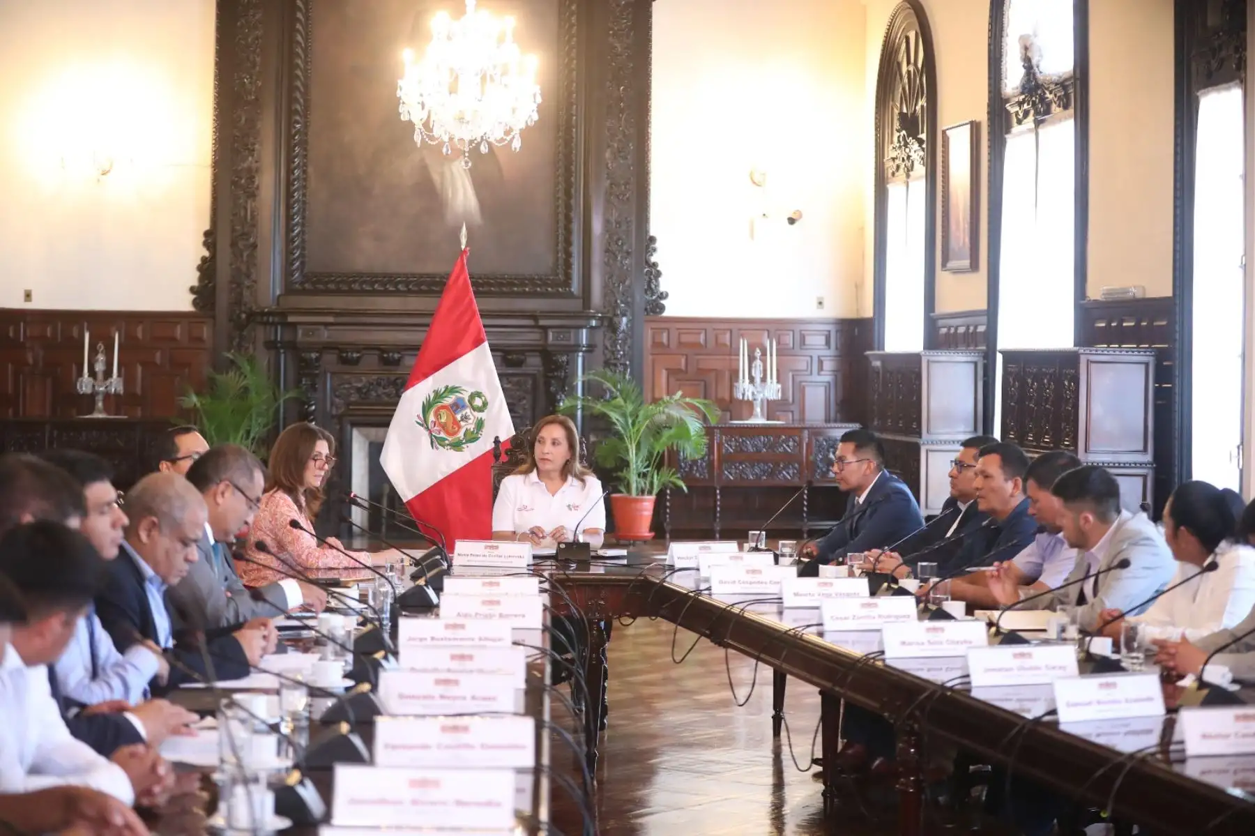 Presidenta Dina Boluarte se reúne con los representantes de la Asociación de Municipalidades Distritales del Perú - AMUDIP. Foto: ANDINA/ Prensa Presidencia
