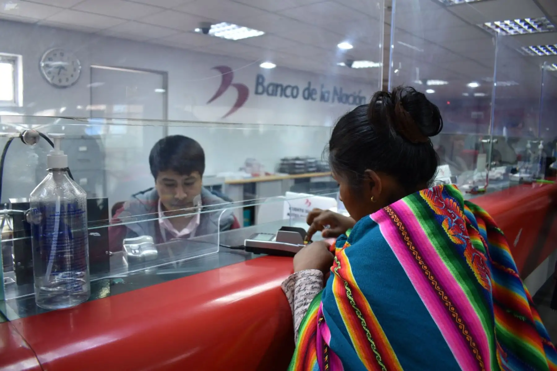 Puno: Usuarios del MIDIS recibirán tarjetas de débito para un cobro rápido y seguro
