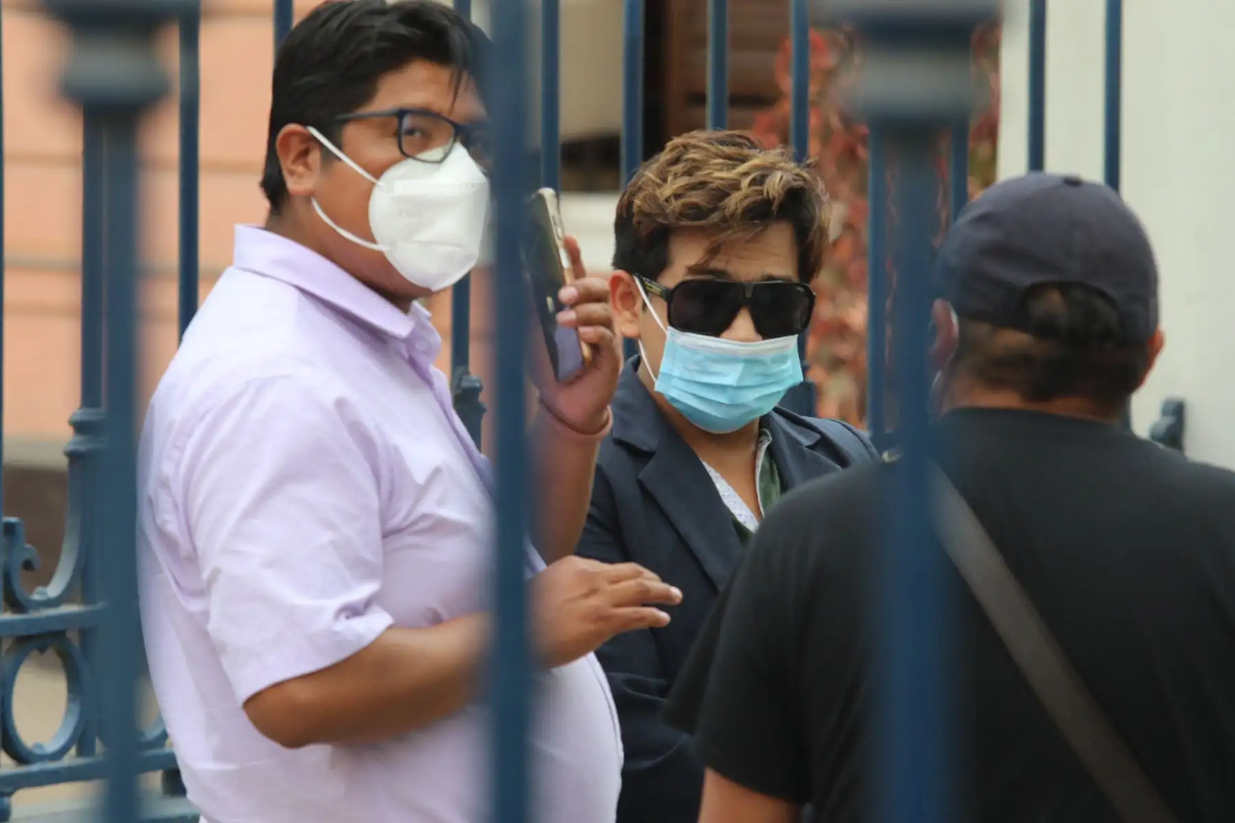 Familiares de la cantante folclórica de Puno conocida como la Muñequita Milly, retiran sus restos de la Morgue de Lima, tras su reciente deceso a causa de una cirugía estética realizada en una clínica de Lima. FOTO: ANDINA/Héctor Vinces