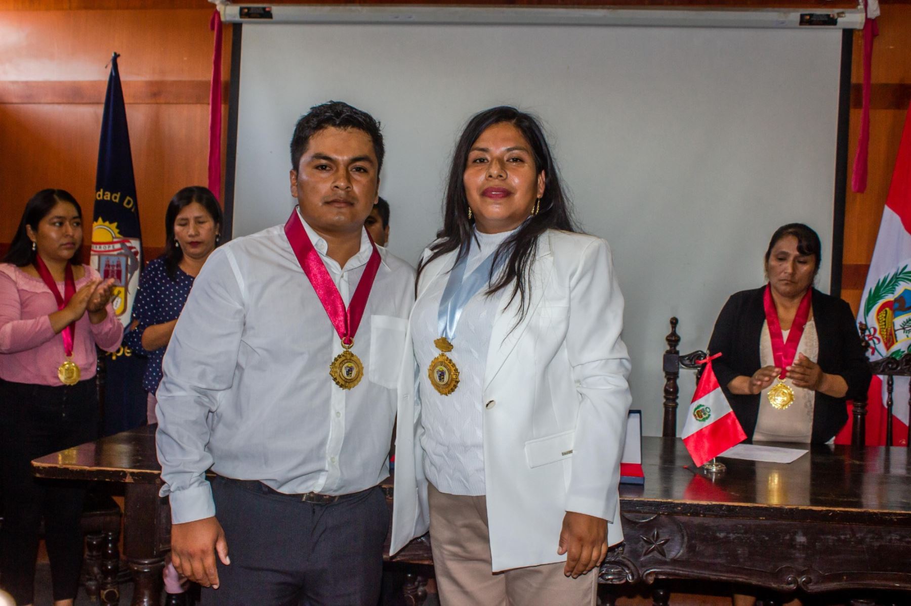 Julio Chávez Díaz y Jessica Murillo Santisteban juraron como nuevo regidor y nueva alcaldesa del distrito de Mórrope. Foto: ANDINA/Difusión