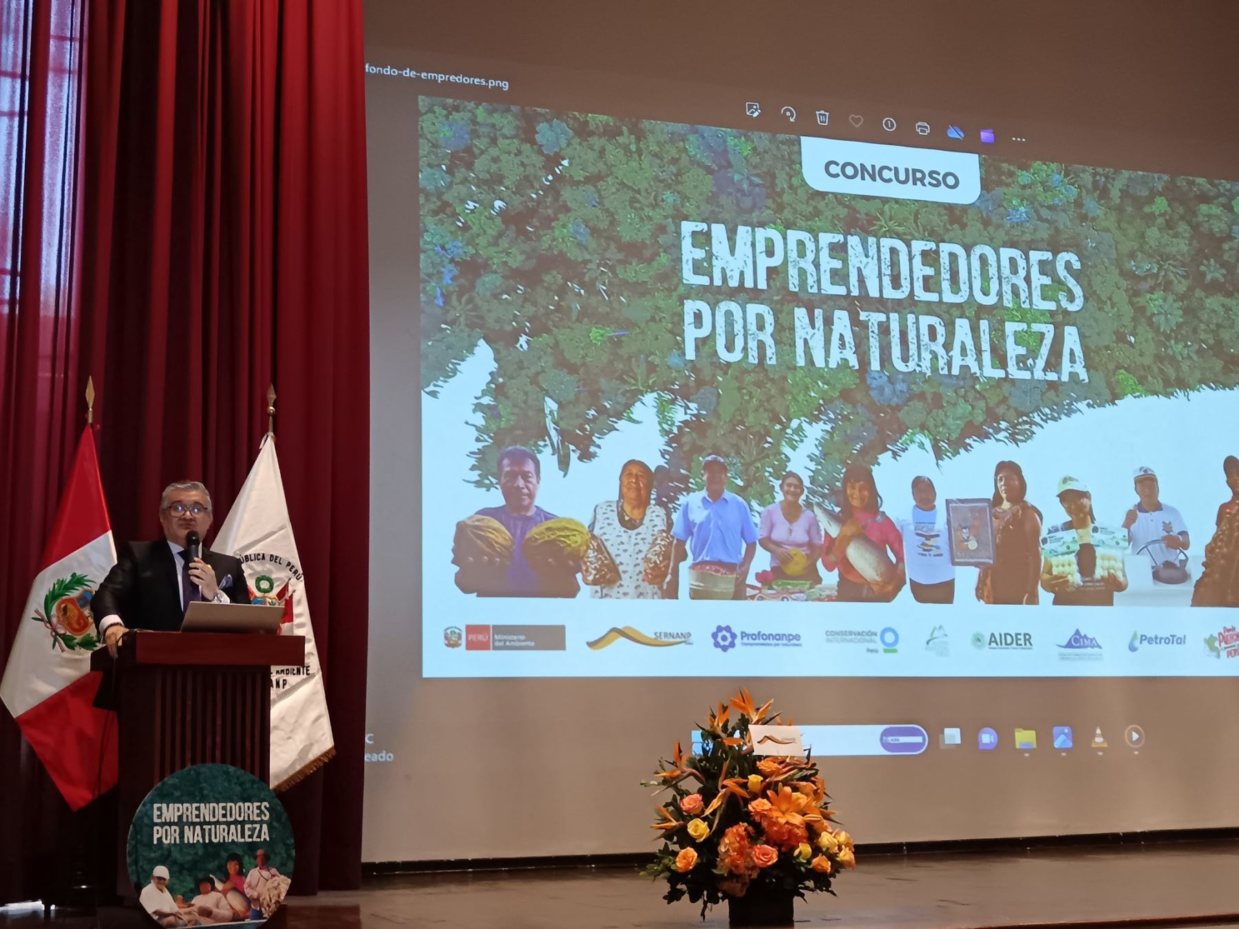 Con concurso "Emprendedores por naturaleza" se busca impulsar las iniciativas de las comunidades nativas ubicadas en áreas naturales protegidas, afirmó el ministro del Ambiente, Juan Castro Vargas. ANDINA/Difusión