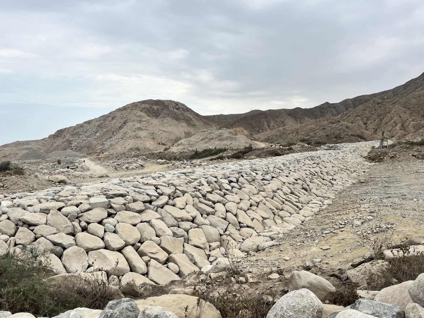 La Autoridad Nacional de Infraestructura culminó el primero de los cinco grandes diques que forman parte del proyecto de solución de quebradas en la provincia de Trujillo, en La Libertad. ANDINA/Difusión