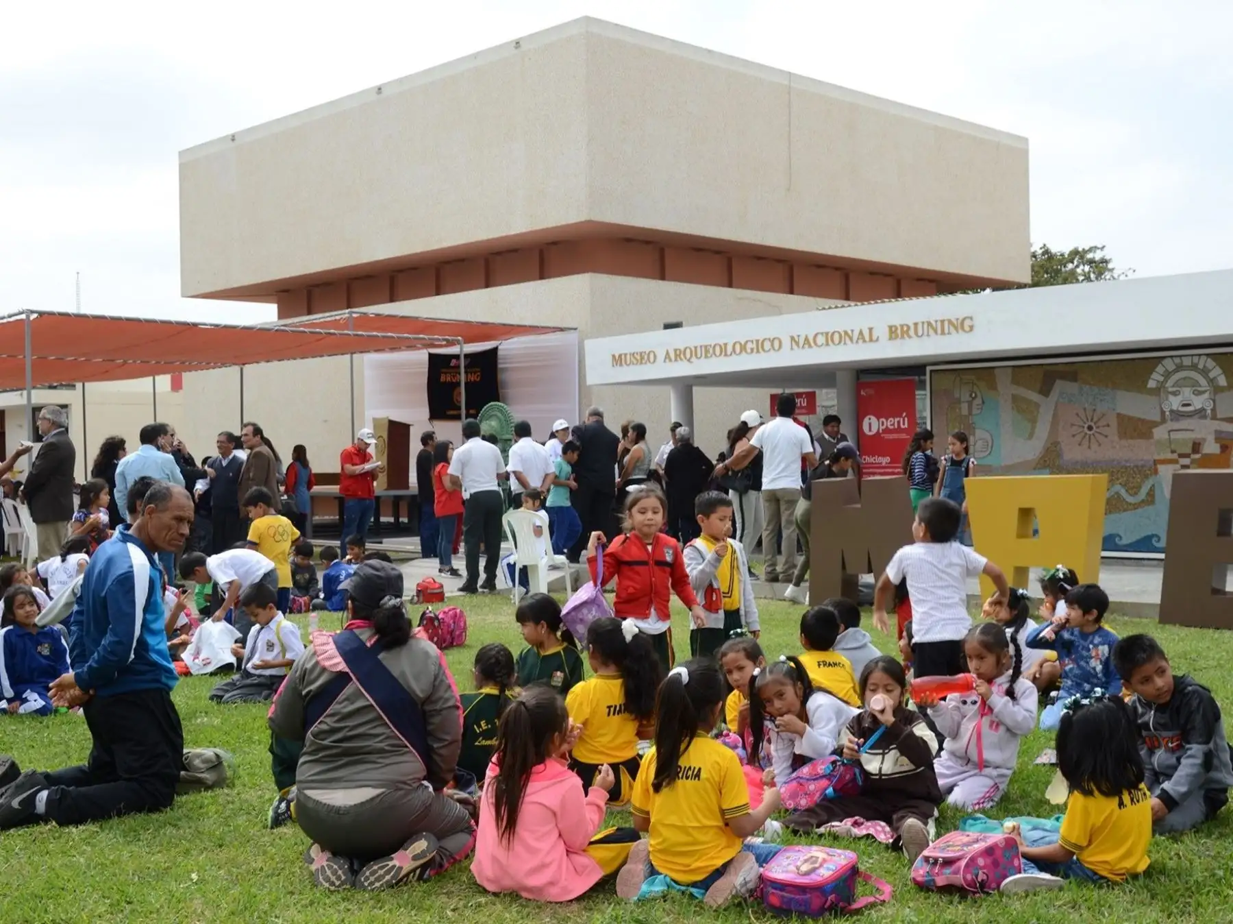 Una jornada festiva totalmente gratuita prometen realizar este domingo 7 de abril los cinco museos y la huaca Ventarrón, ubicados en Lambayeque, en el marco del programa Museos Abiertos del Ministerio de Cultura. ANDINA/Difusión