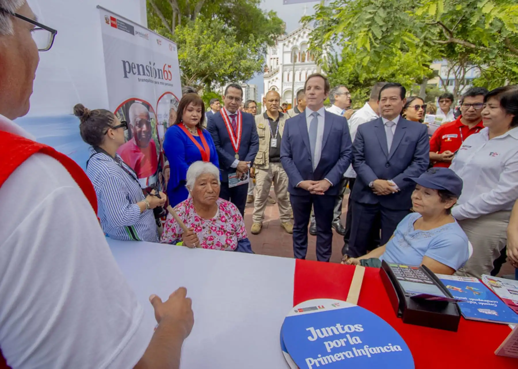 El alcalde Francis Allison junto al Ministro de Justicia fueron los encargados de presentar el programa  “Justicia en tu Barrio”. Foto: Difusión