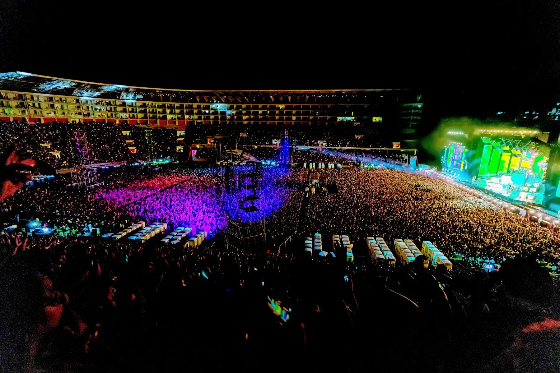 El Grupo 5 brindó este viernes el primero de sus tres conciertos por su 51 aniversario. La agrupación norteña hizo bailar a miles de fanáticos presentes en el Estadio Nacional, con lo mejor de su repertorio musical. Foto: Grupo 5