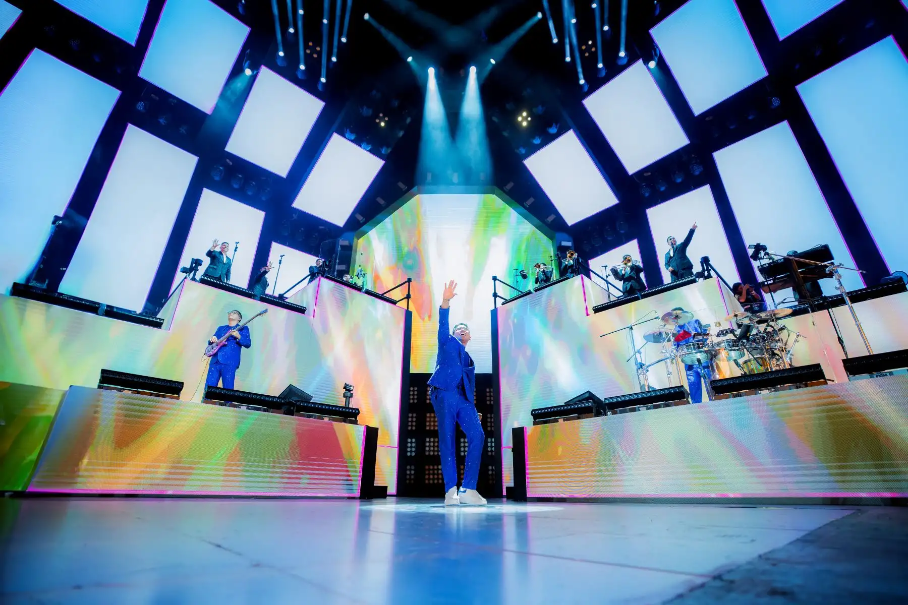 El Grupo 5 brindó este viernes el primero de sus tres conciertos por su 51 aniversario. La agrupación norteña hizo bailar a miles de fanáticos presentes en el Estadio Nacional, con lo mejor de su repertorio musical. Foto: Grupo 5