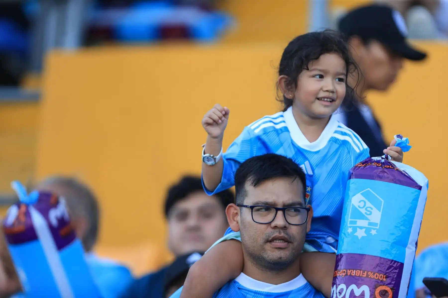 Hinchas de Sporting Cristal apoyan a su equipo en el encuentro ante Sport Huancayo por el Torneo Apertura. Foto: ANDINA/Jhonel Rodríguez Robles