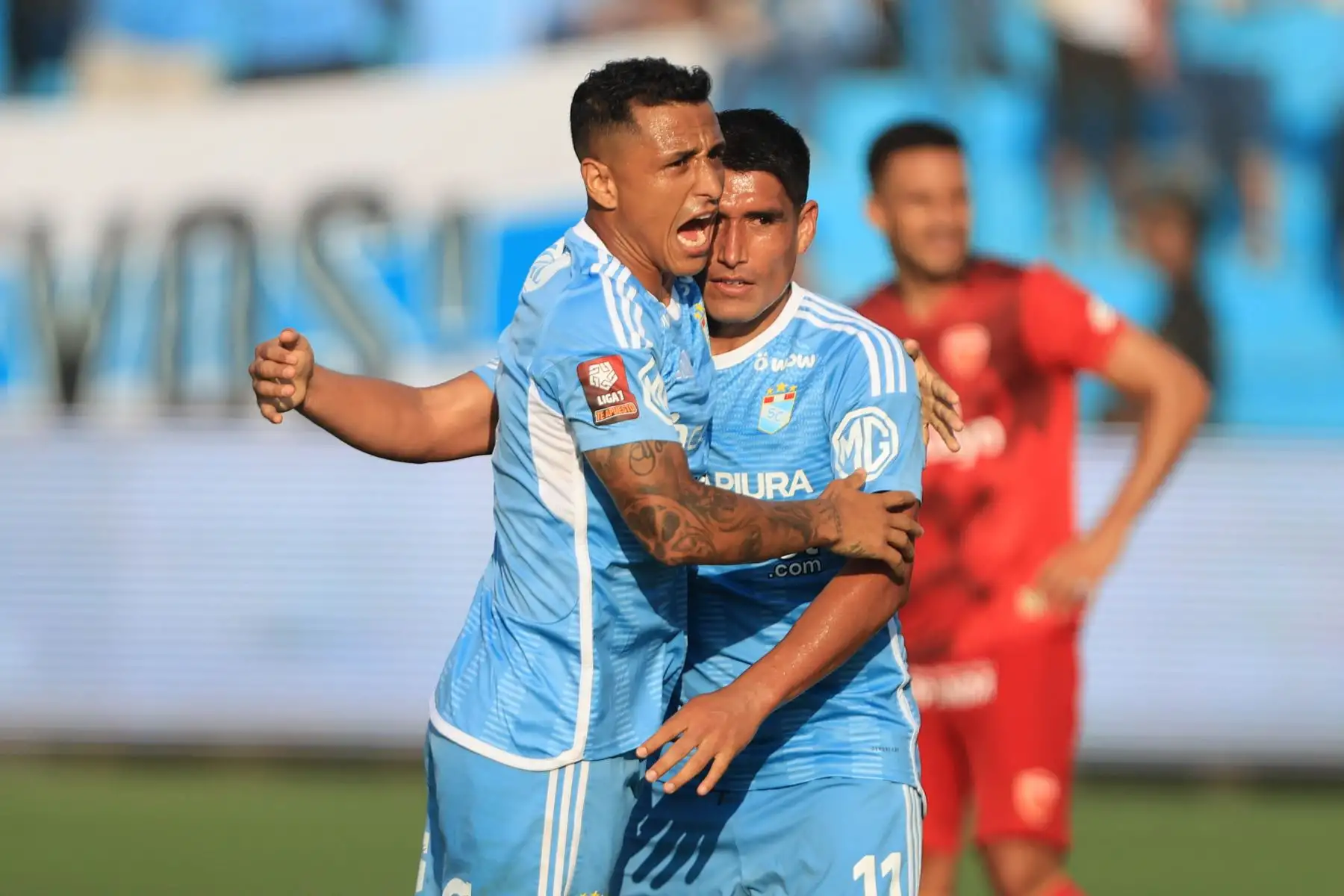 Yoshimar Yotún e Irven Ávila celebran el primer gol. Sporting Cristal enfrenta a Sport Huancayo por el Torneo Apertura. Foto: ANDINA/Jhonel Rodríguez Robles