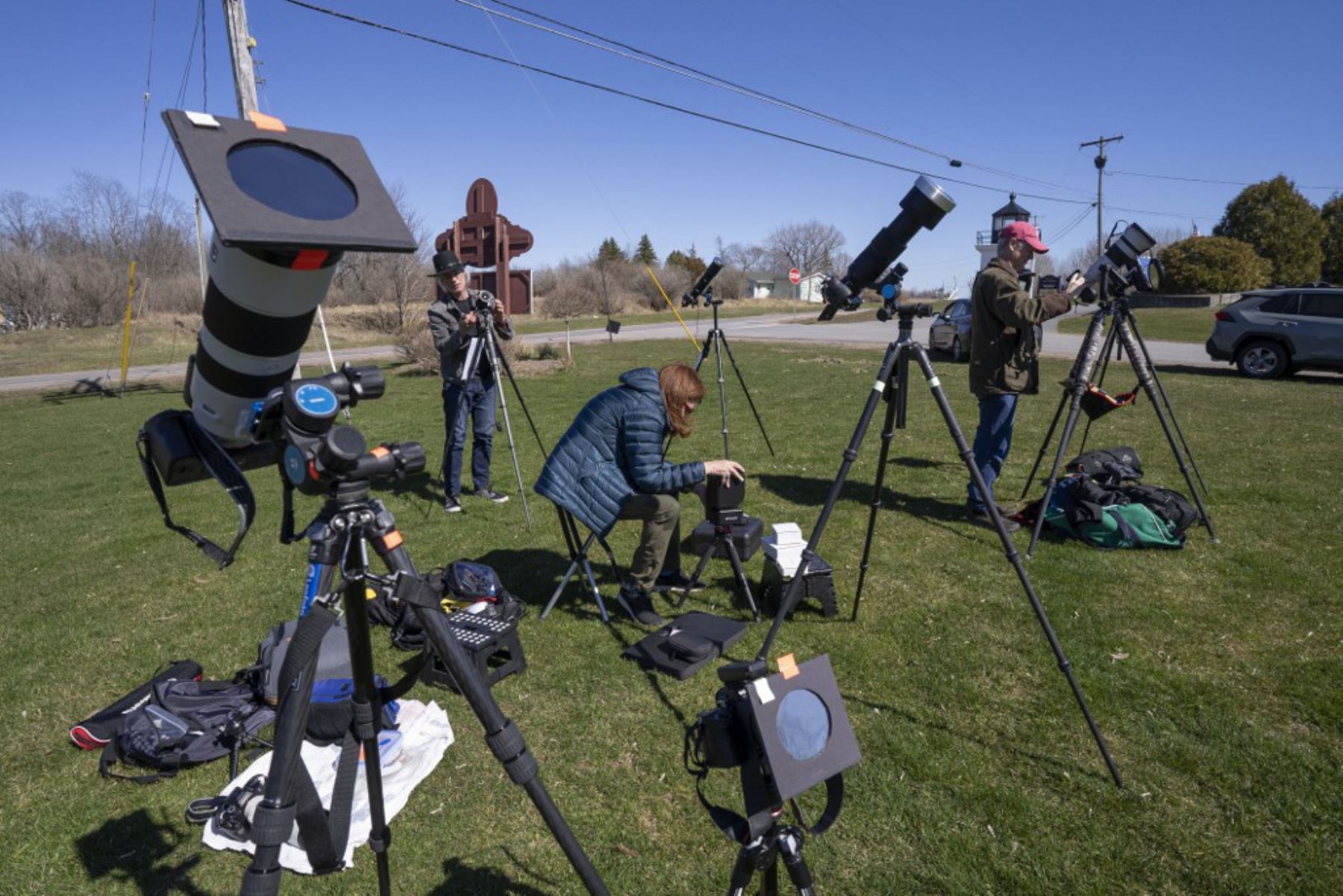 Fotógrafos esperan el eclipse solar total en América del Norte, en Cape Vincent, Nueva York. Foto: AFP