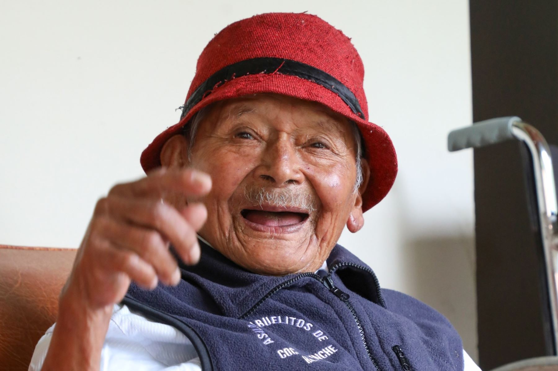 Don Marcelino Abad cumplió 124 años y lo celebró con sus familiares y amigos. Ahora el programa Pensión 65 impulsa su postulación en el Récord Guinness como el hombre más longevo del mundo. ANDINA/Difusión