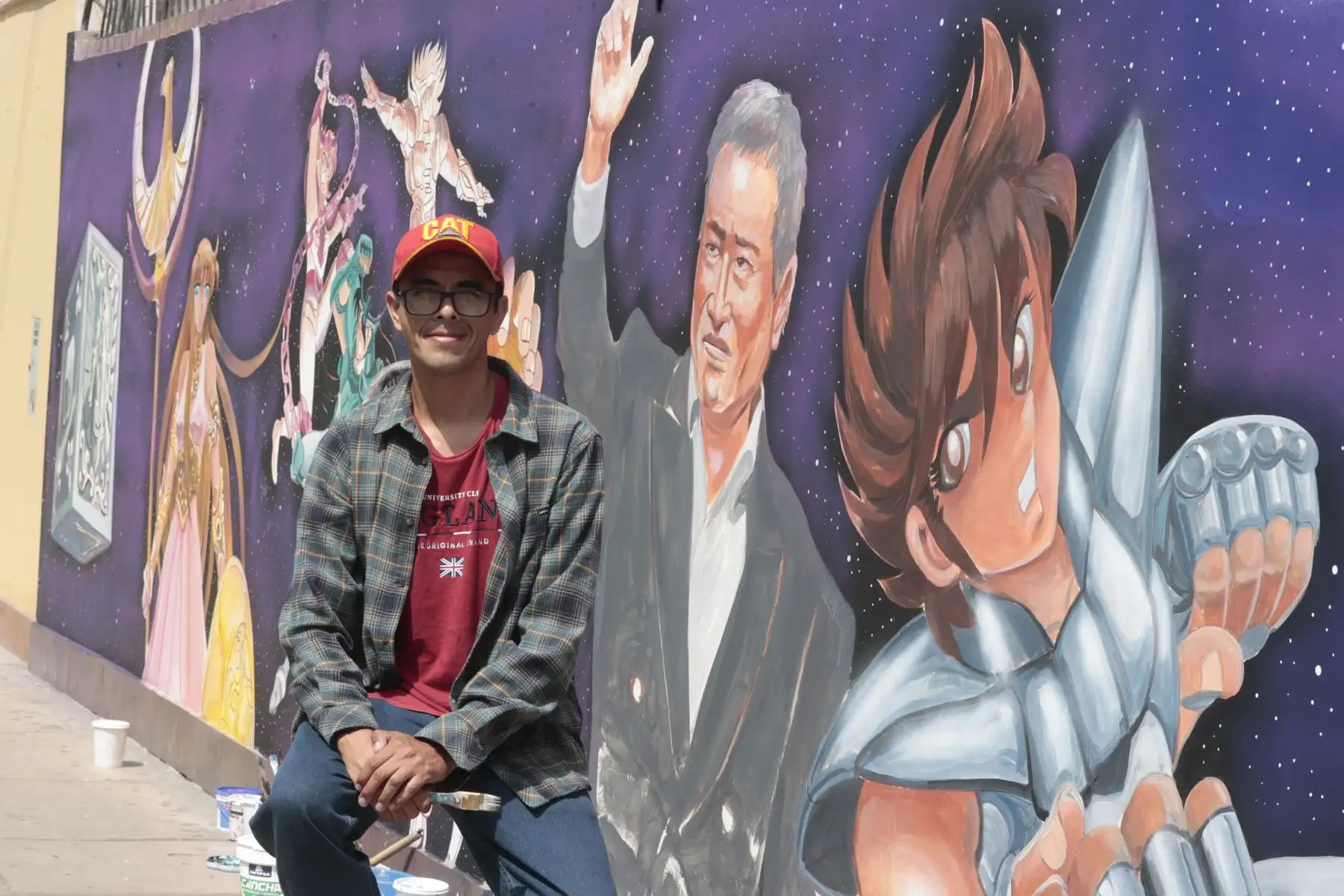 Luego de que se resolviera la controversia entre Jorge Luis Vázquez Flores, mejor conocido como ‘Jorge de Pegaso’ y la Municipalidad de San Borja, hoy se reinició el trabajo del artista a cargo de pintar el mural en honor a la famosa serie 