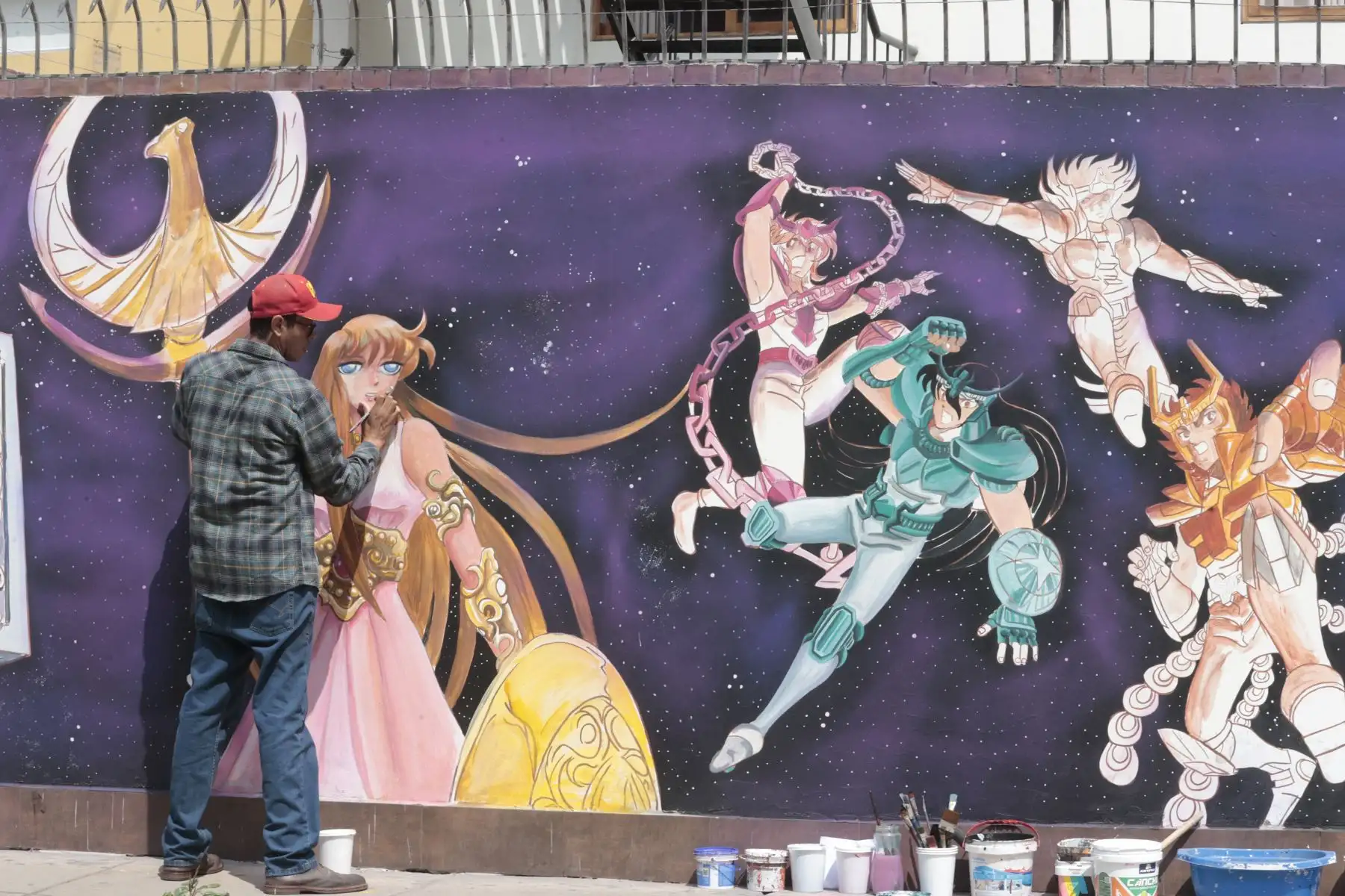 Luego de que se resolviera la controversia entre Jorge Luis Vázquez Flores, mejor conocido como ‘Jorge de Pegaso’ y la Municipalidad de San Borja, hoy se reinició el trabajo del artista a cargo de pintar el mural en honor a la famosa serie 