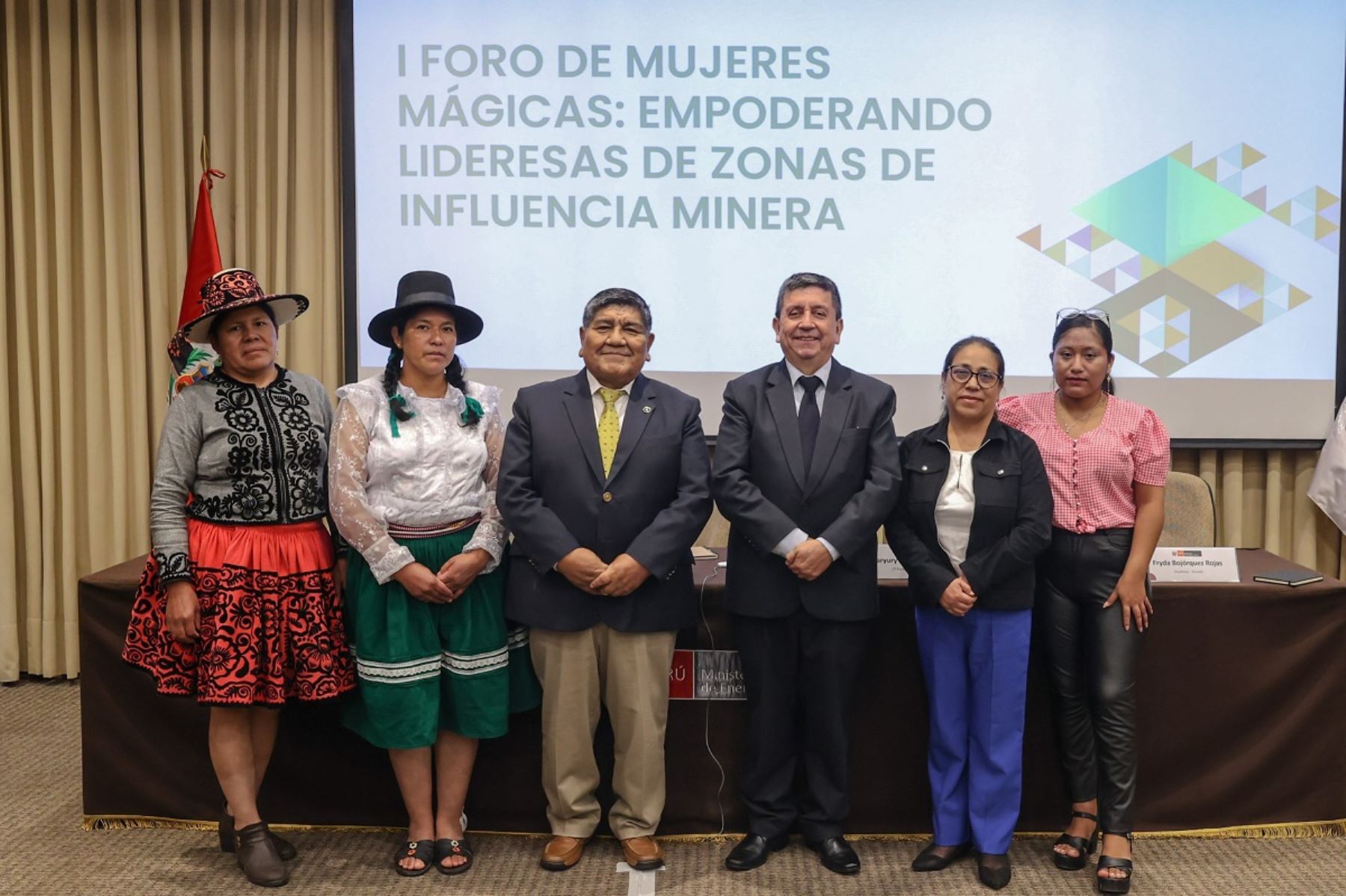 Ministro de Energía y Minas, Romulo Mucho clausuró el Primer Foro "Mujeres Mágicas: Empoderando lideresas de zonas de influencia minera". Foto: Cortesía.